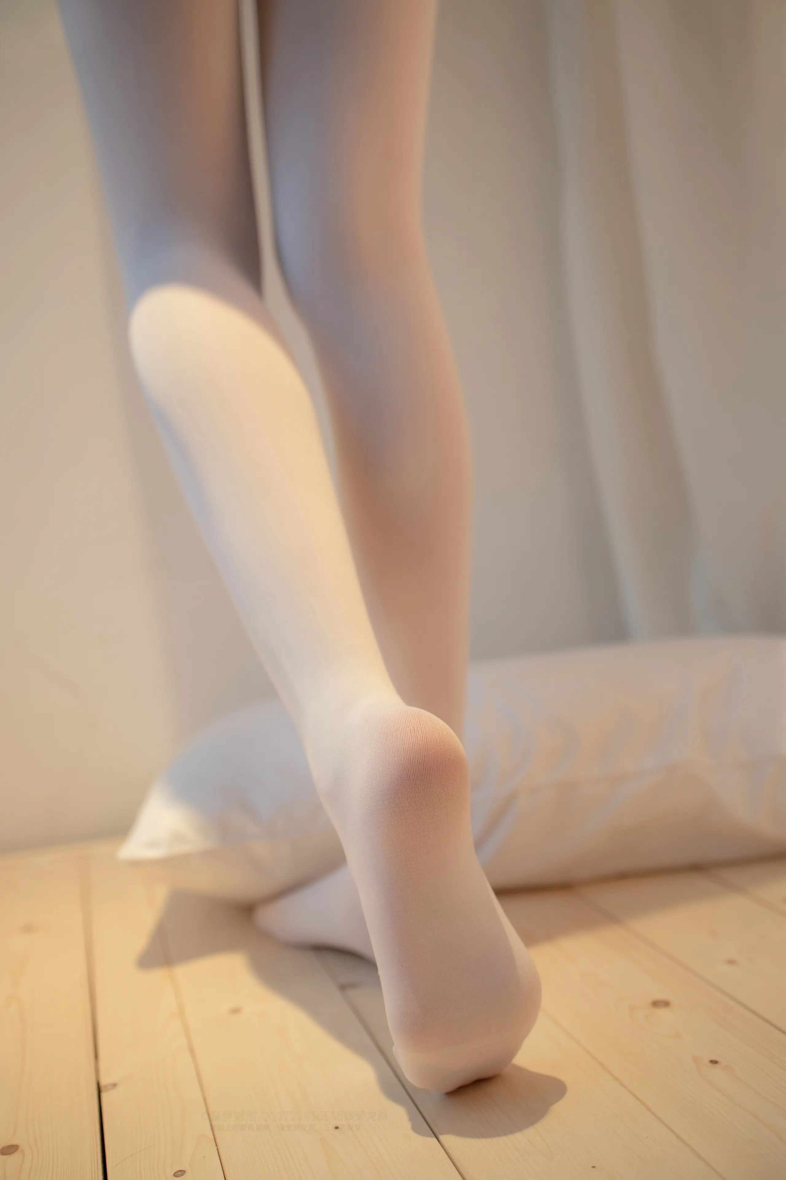 森萝财团 LOVEPLUS 露背毛衣80D白丝 [97P]