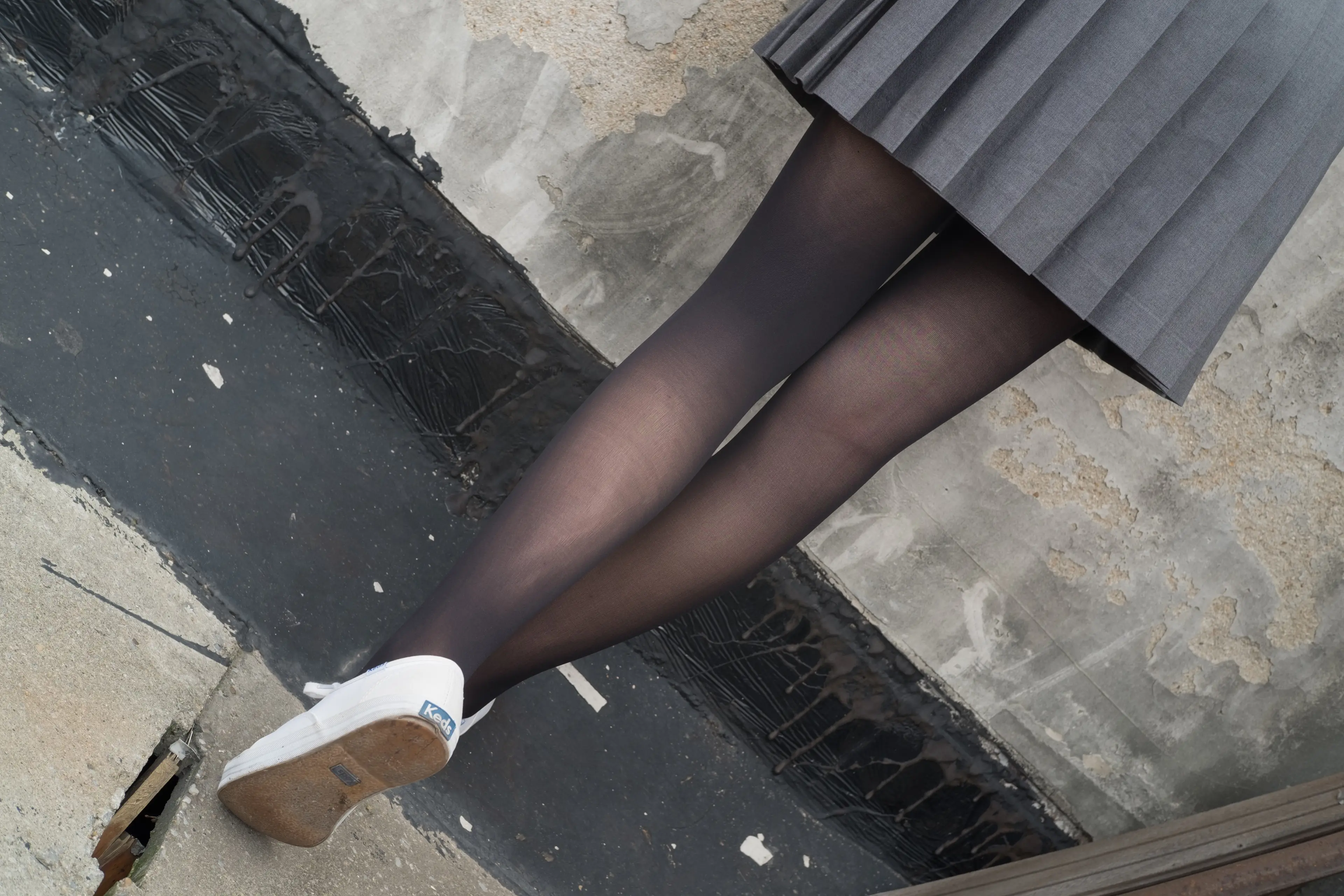 森萝财团 R15 天台黑丝 [95P]