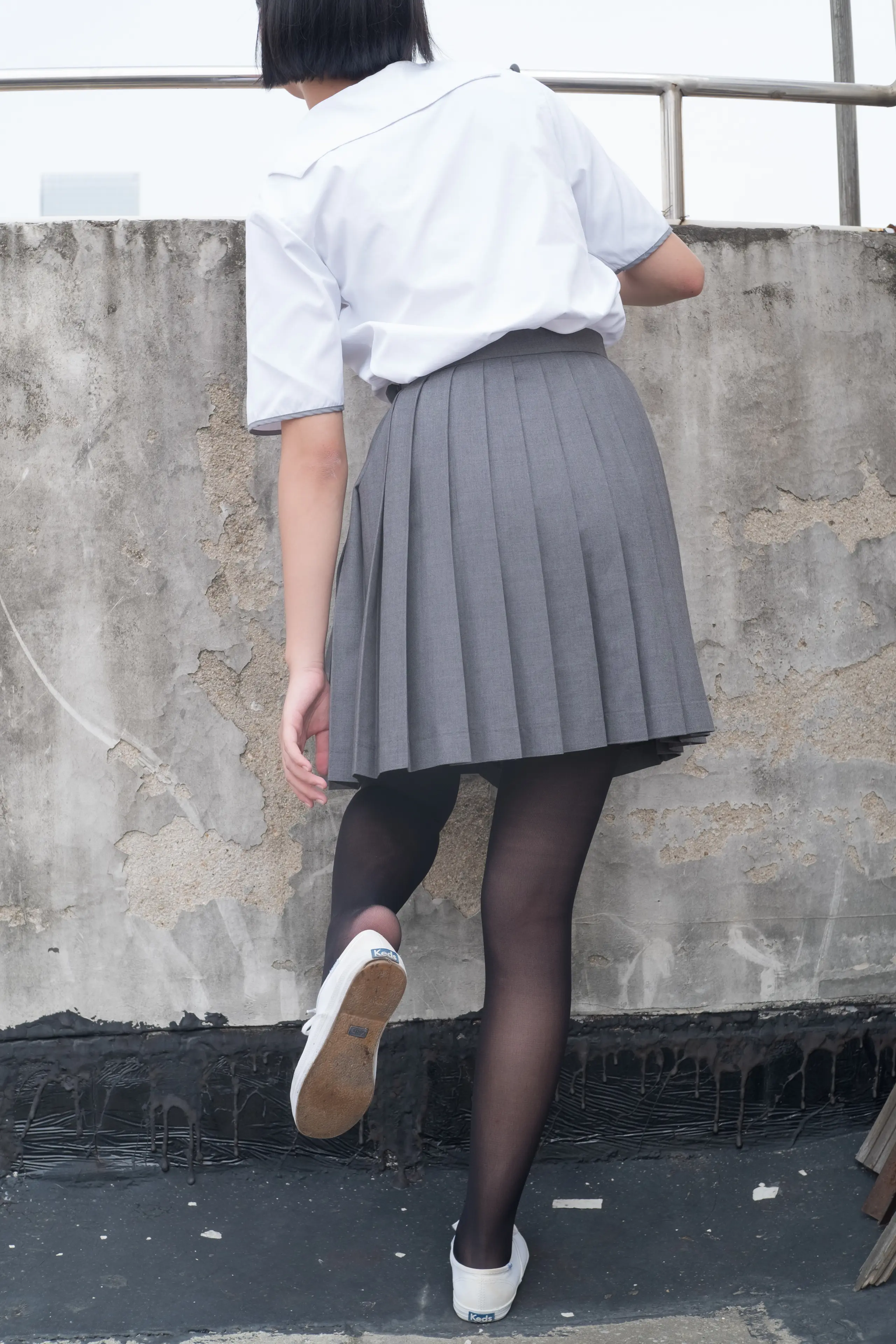 森萝财团 R15 天台黑丝 [95P]