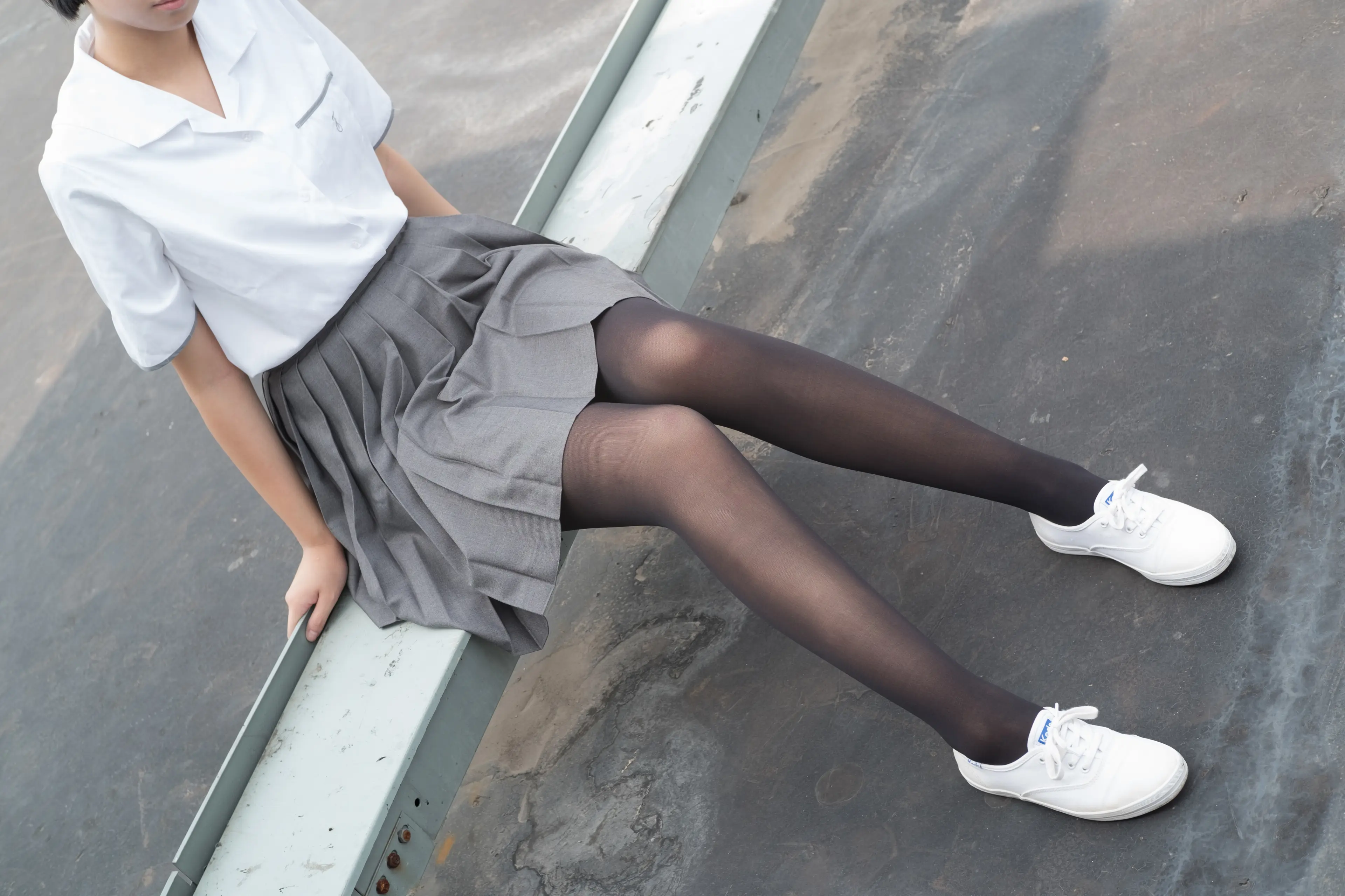 森萝财团 R15 天台黑丝 [95P]