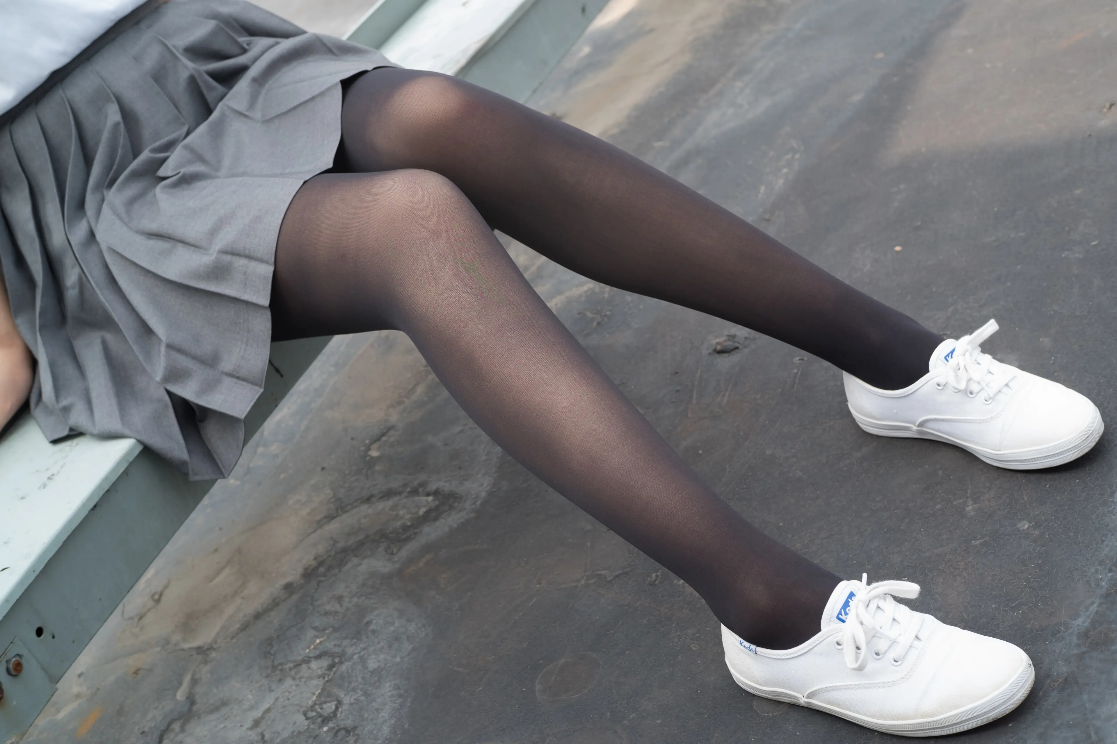 森萝财团 R15 天台黑丝 [95P]