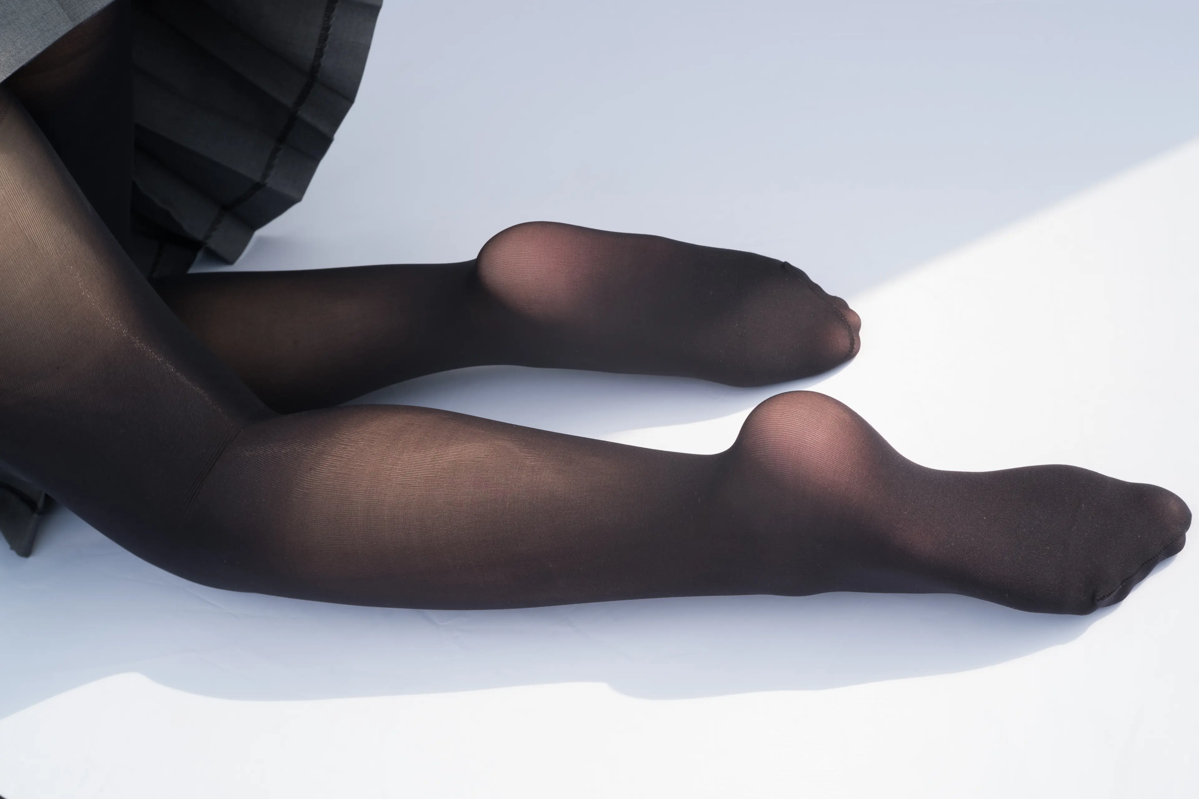 森萝财团 R15 天台黑丝 [95P]