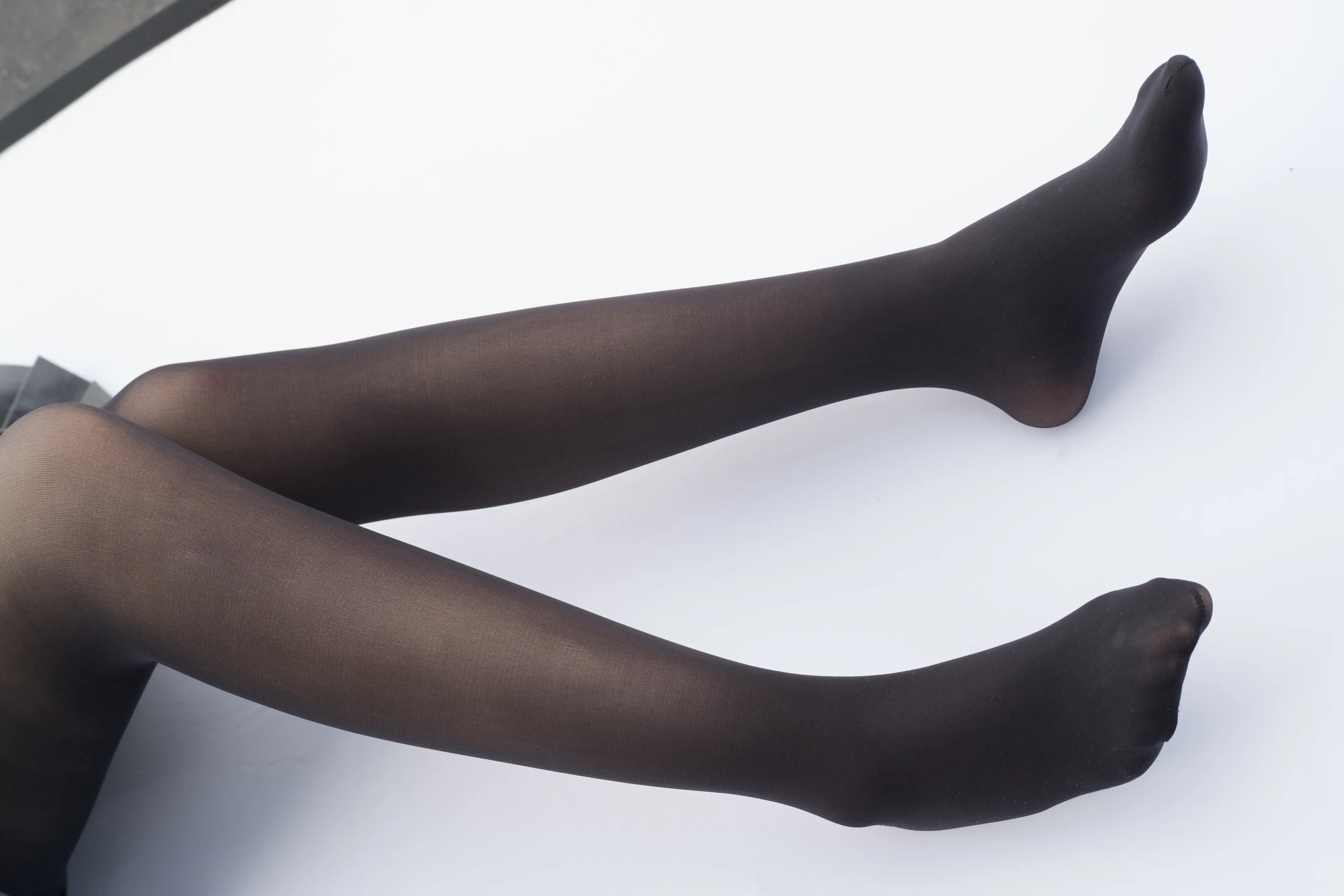 森萝财团 R15 天台黑丝 [95P]