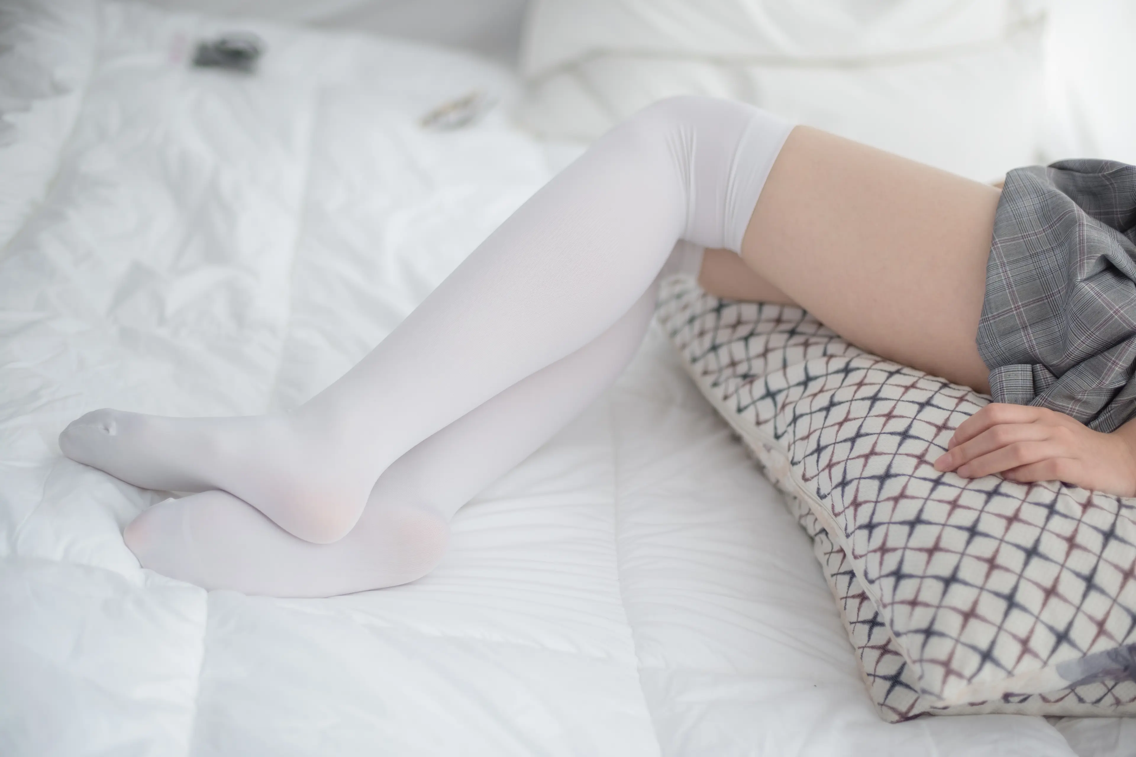 森萝财团 R15 床上JK白丝 [84P]