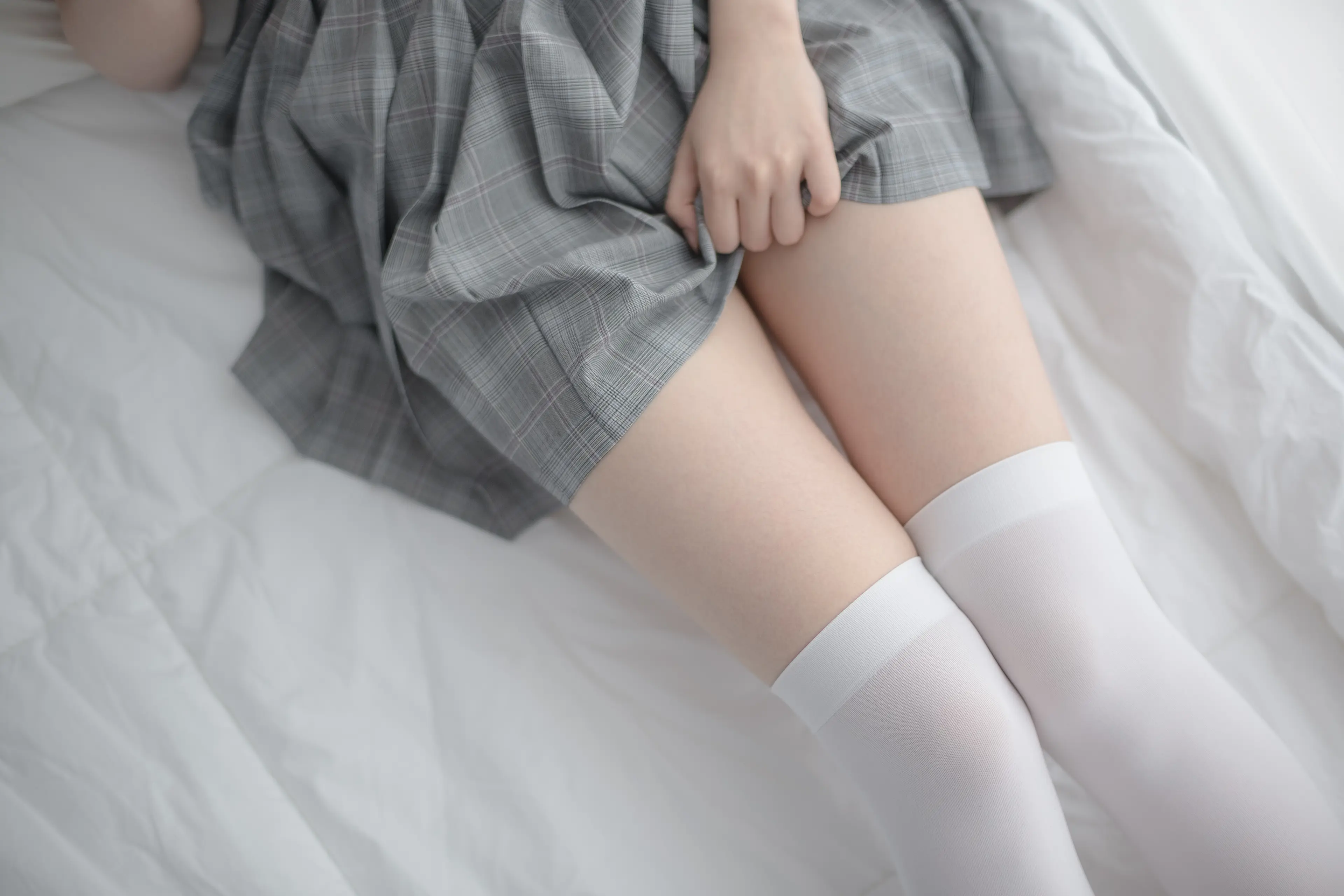 森萝财团 R15 床上JK白丝 [84P]