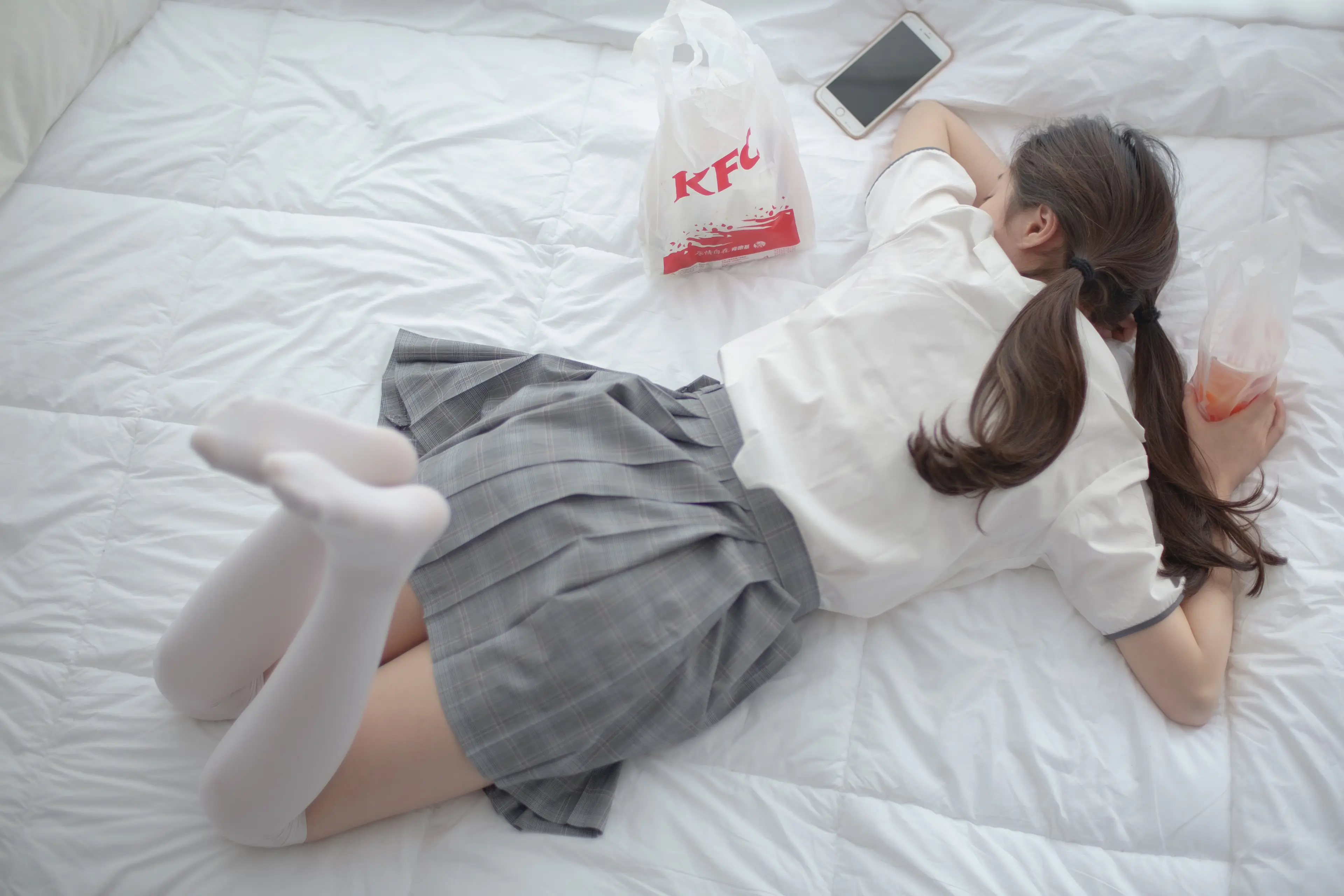 森萝财团 R15 床上JK白丝 [84P]