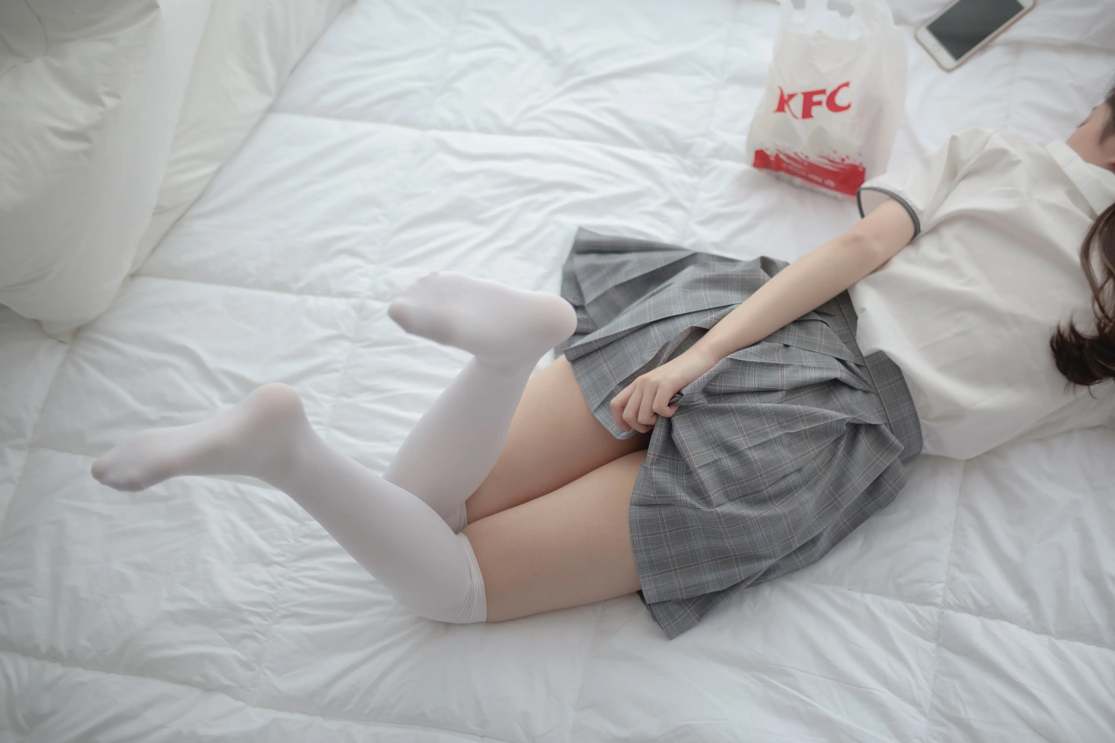 森萝财团 R15 床上JK白丝 [84P]