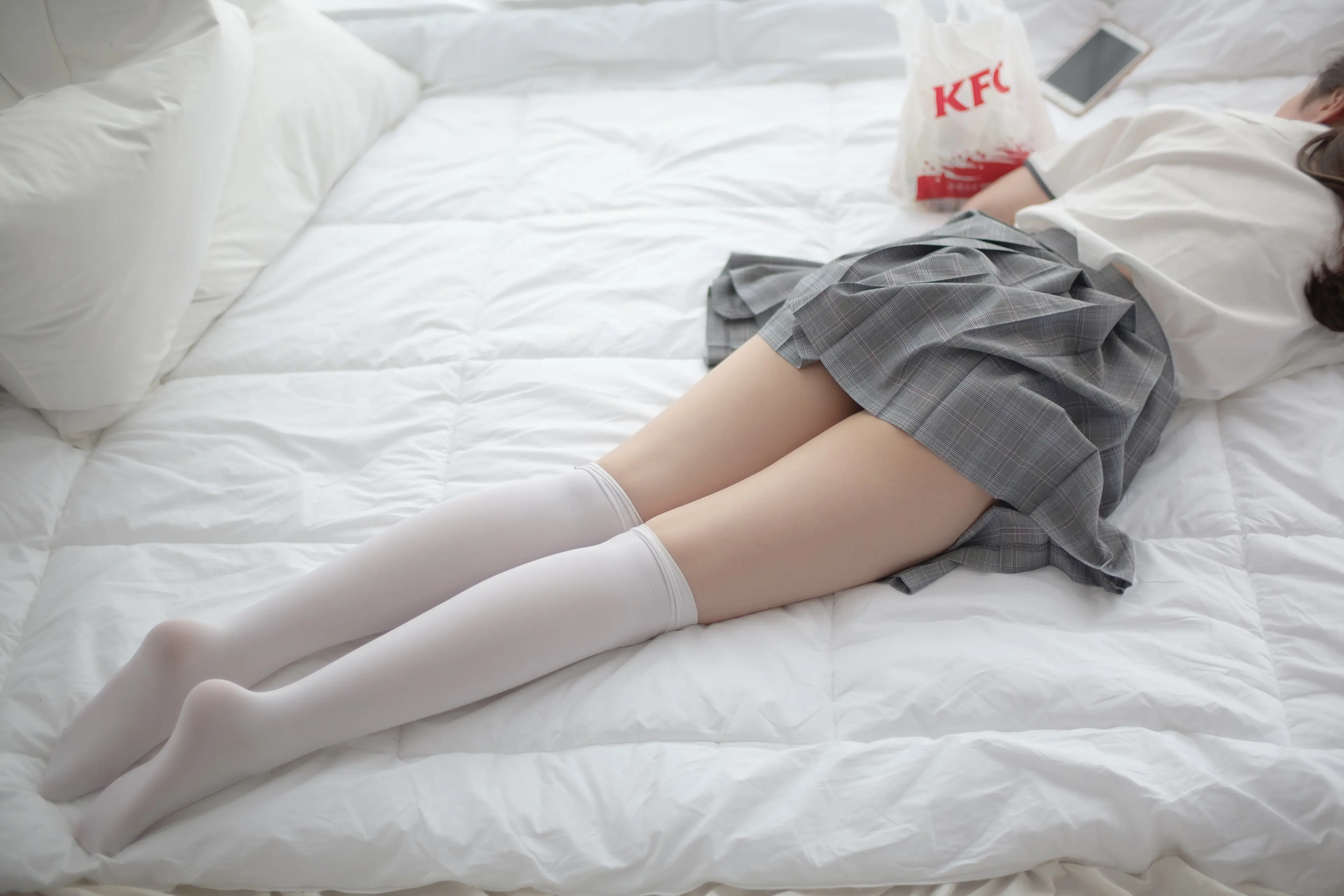 森萝财团 R15 床上JK白丝 [84P]