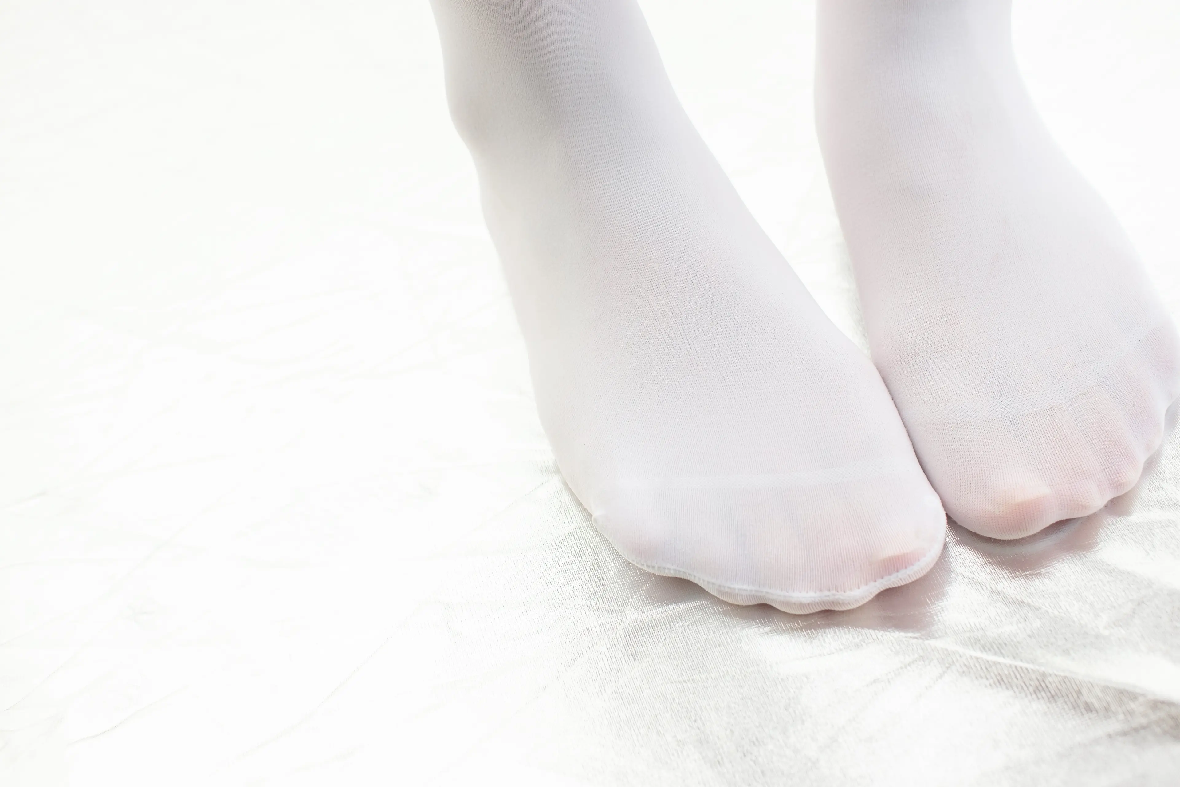 森萝财团 R15 户外白丝短裙 [131P]