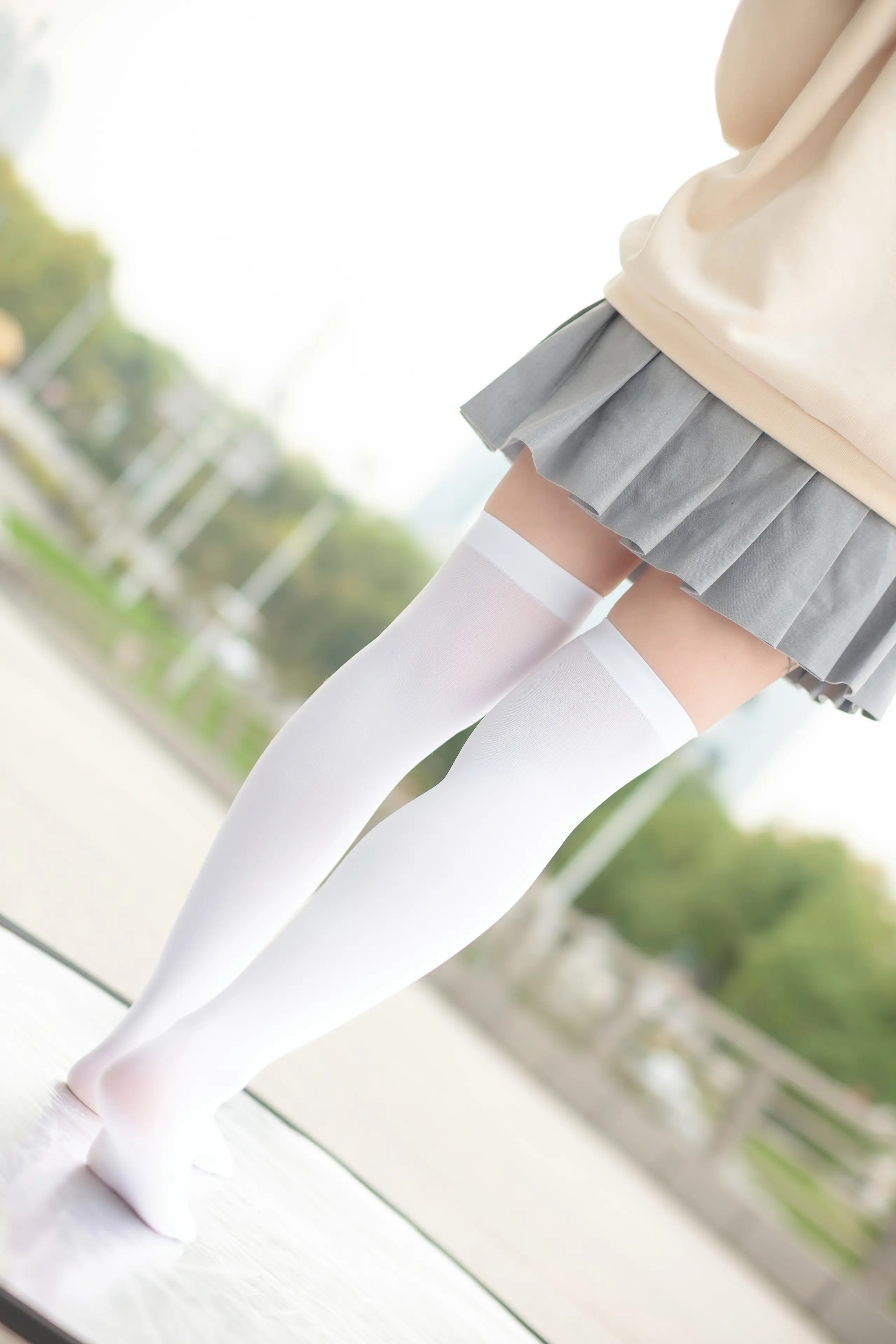 森萝财团 R15 户外白丝短裙 [131P]