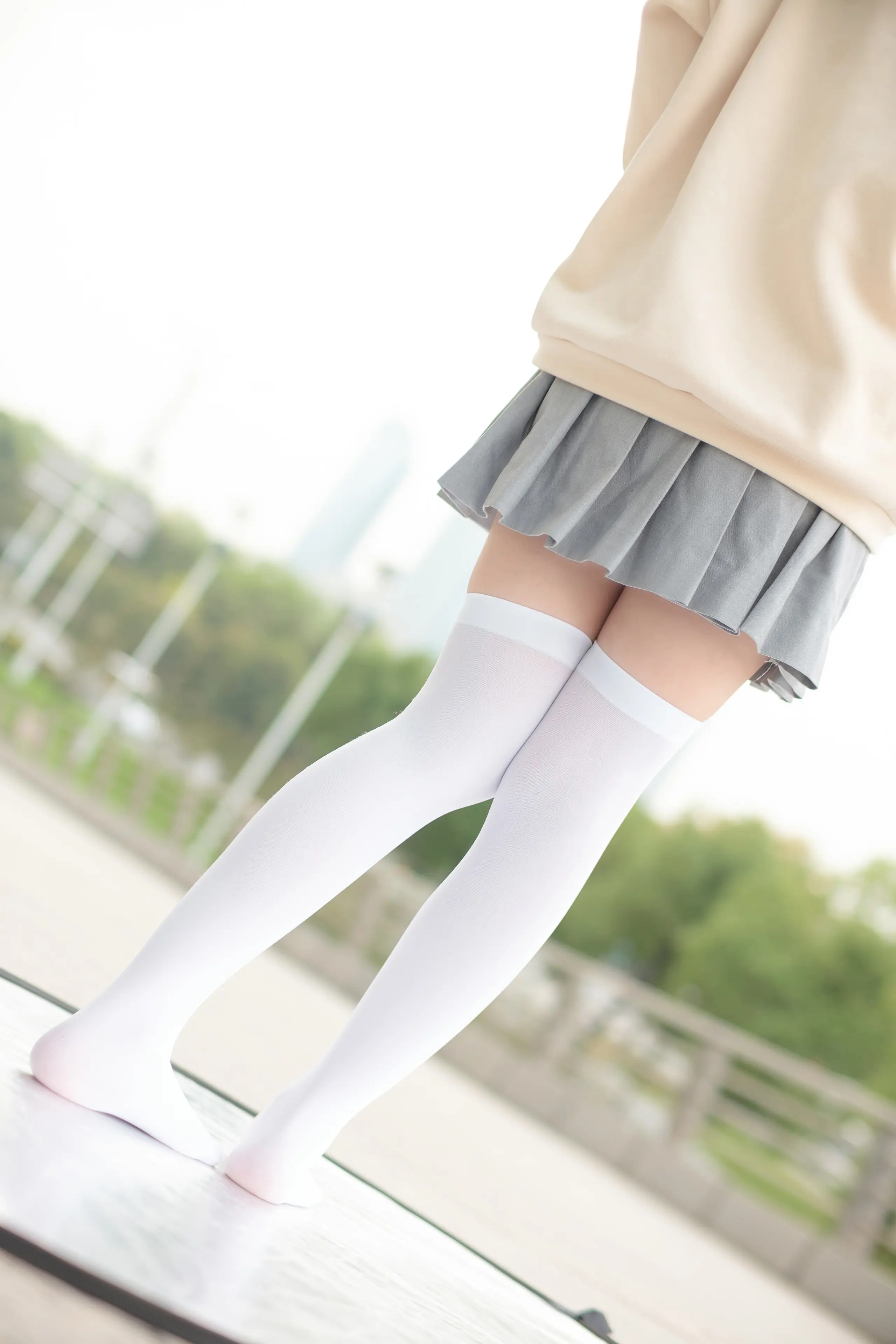 森萝财团 R15 户外白丝短裙 [131P]