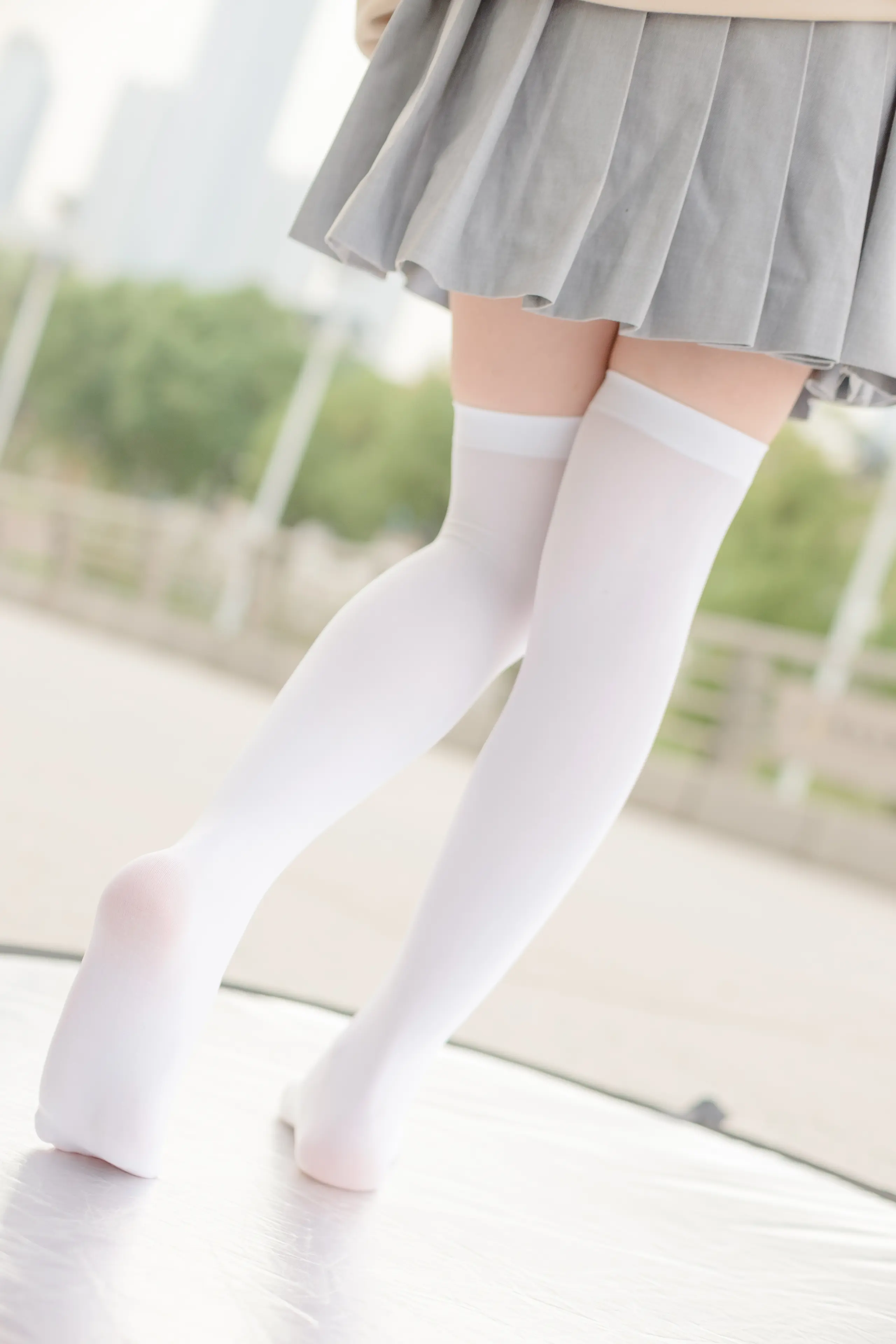 森萝财团 R15 户外白丝短裙 [131P]