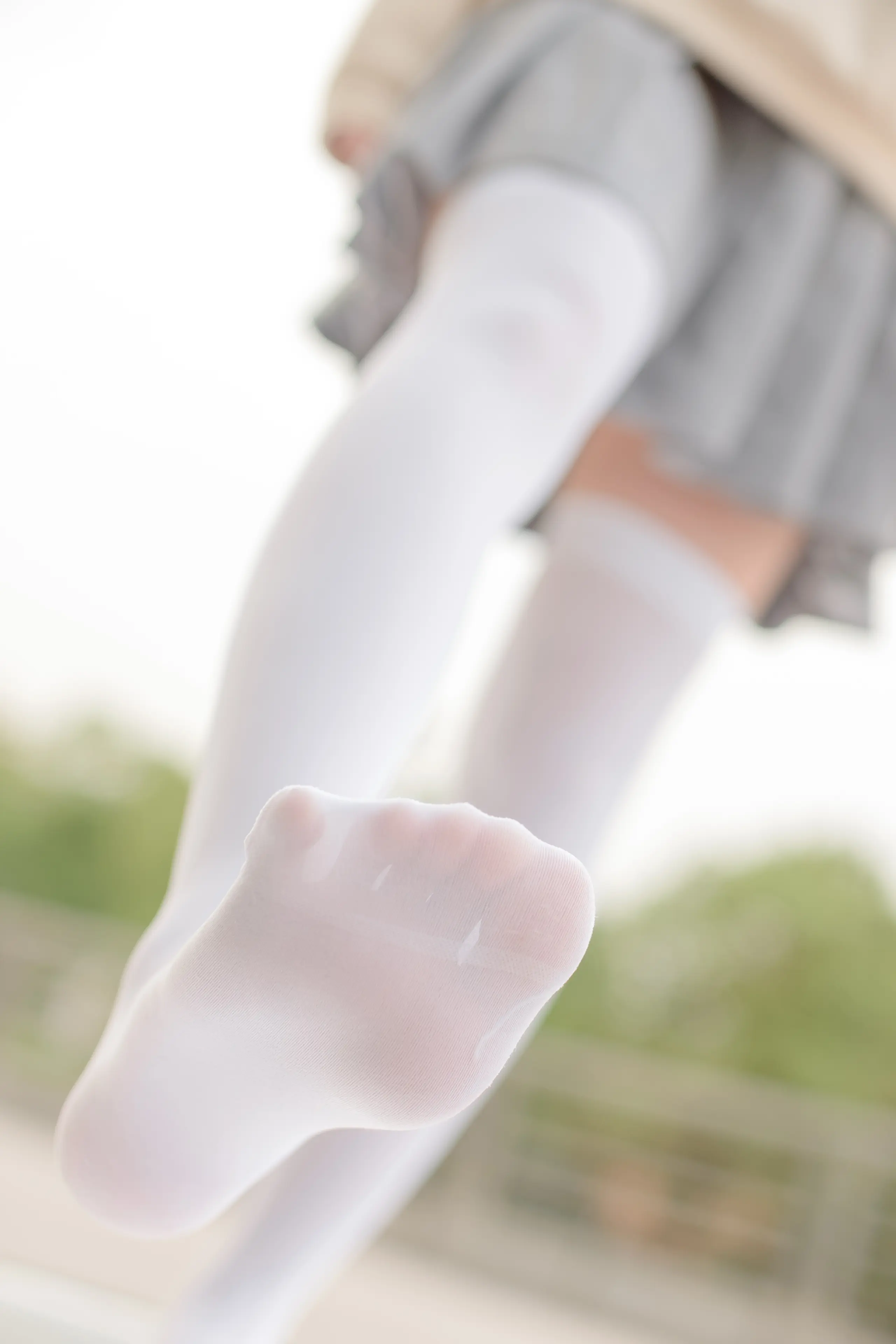 森萝财团 R15 户外白丝短裙 [131P]