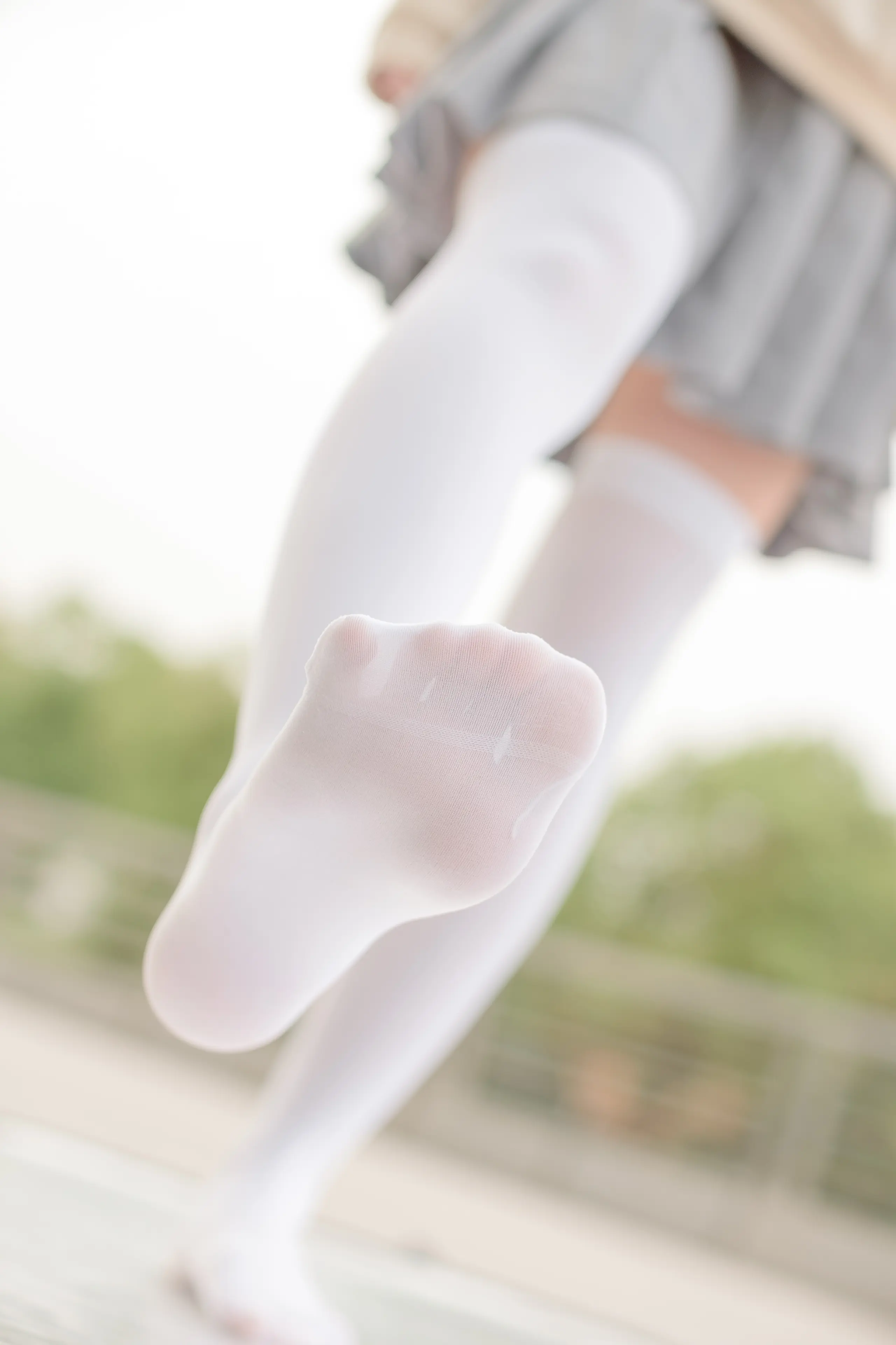 森萝财团 R15 户外白丝短裙 [131P]