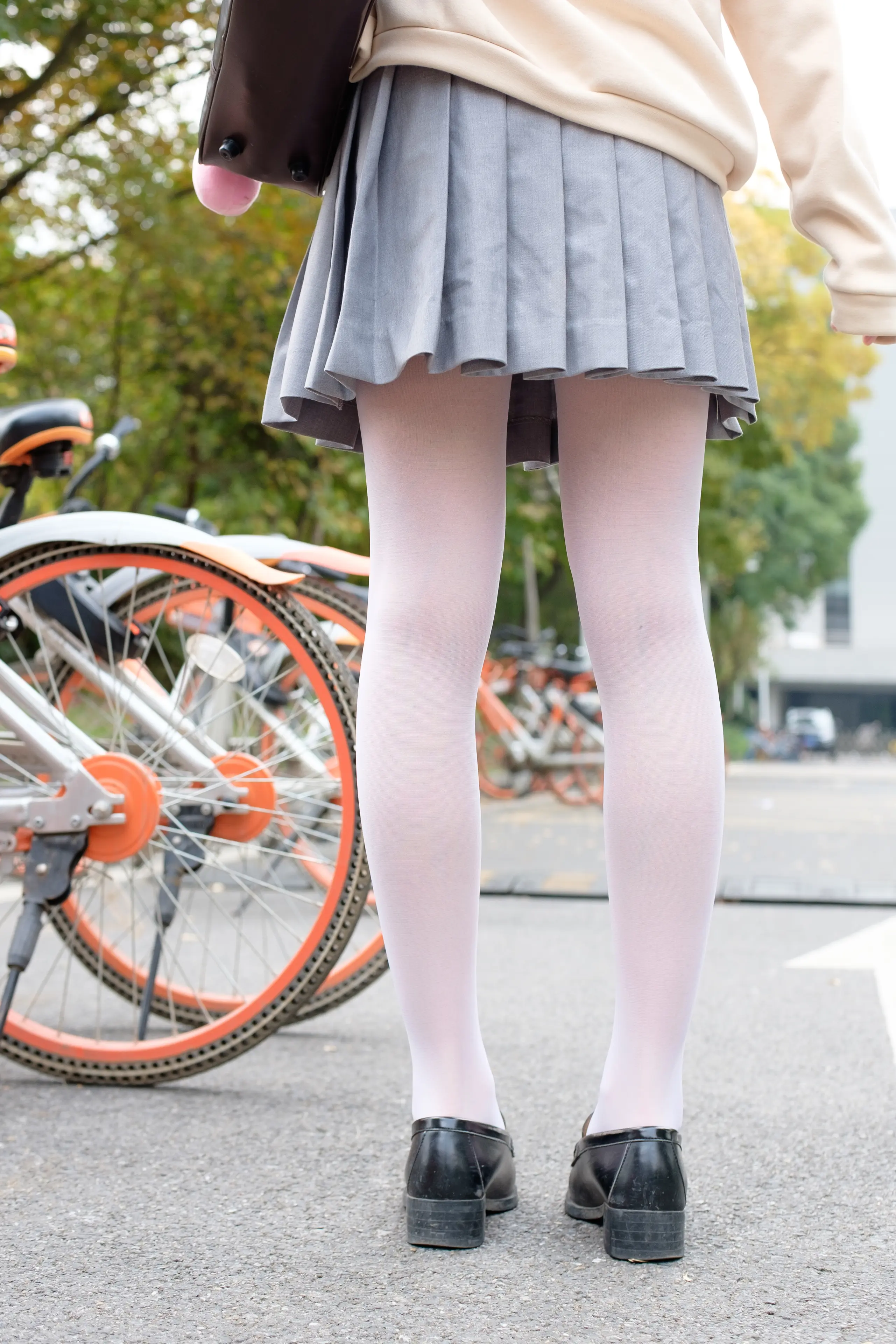 森萝财团 R15 户外白丝短裙 [131P]