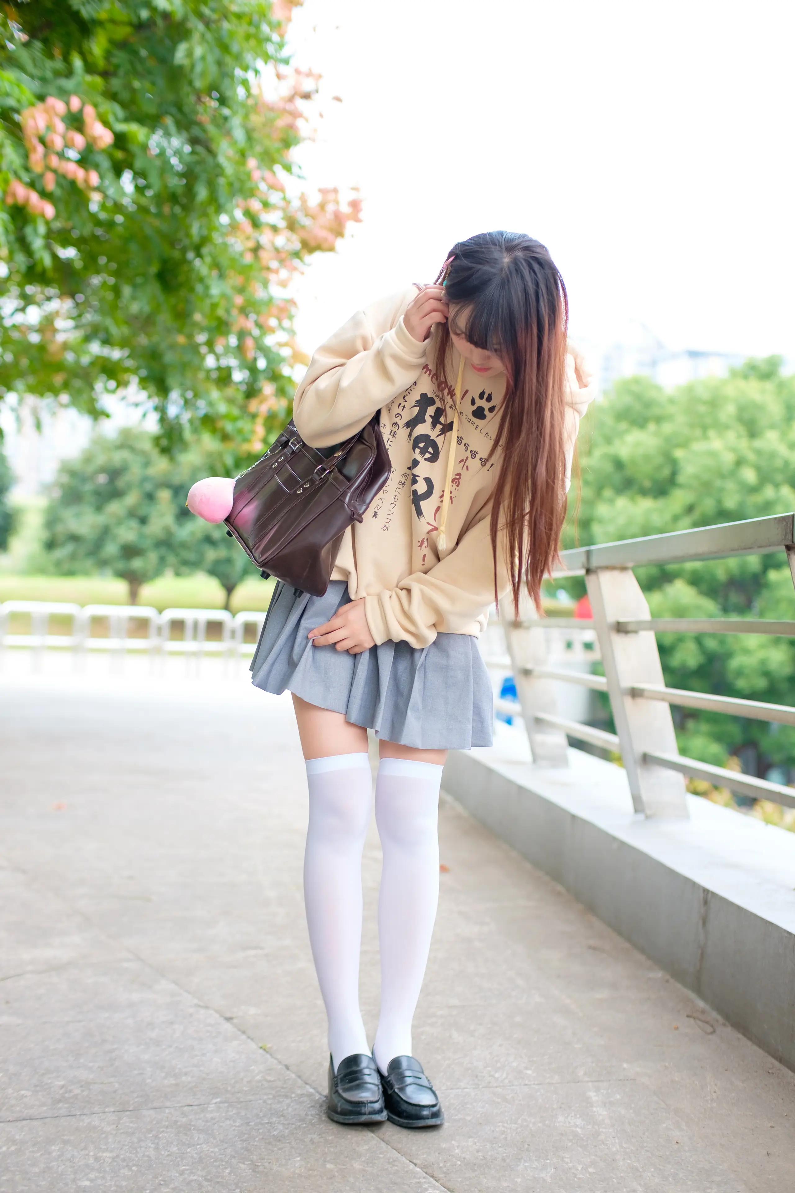 森萝财团 R15 户外白丝短裙 [131P]