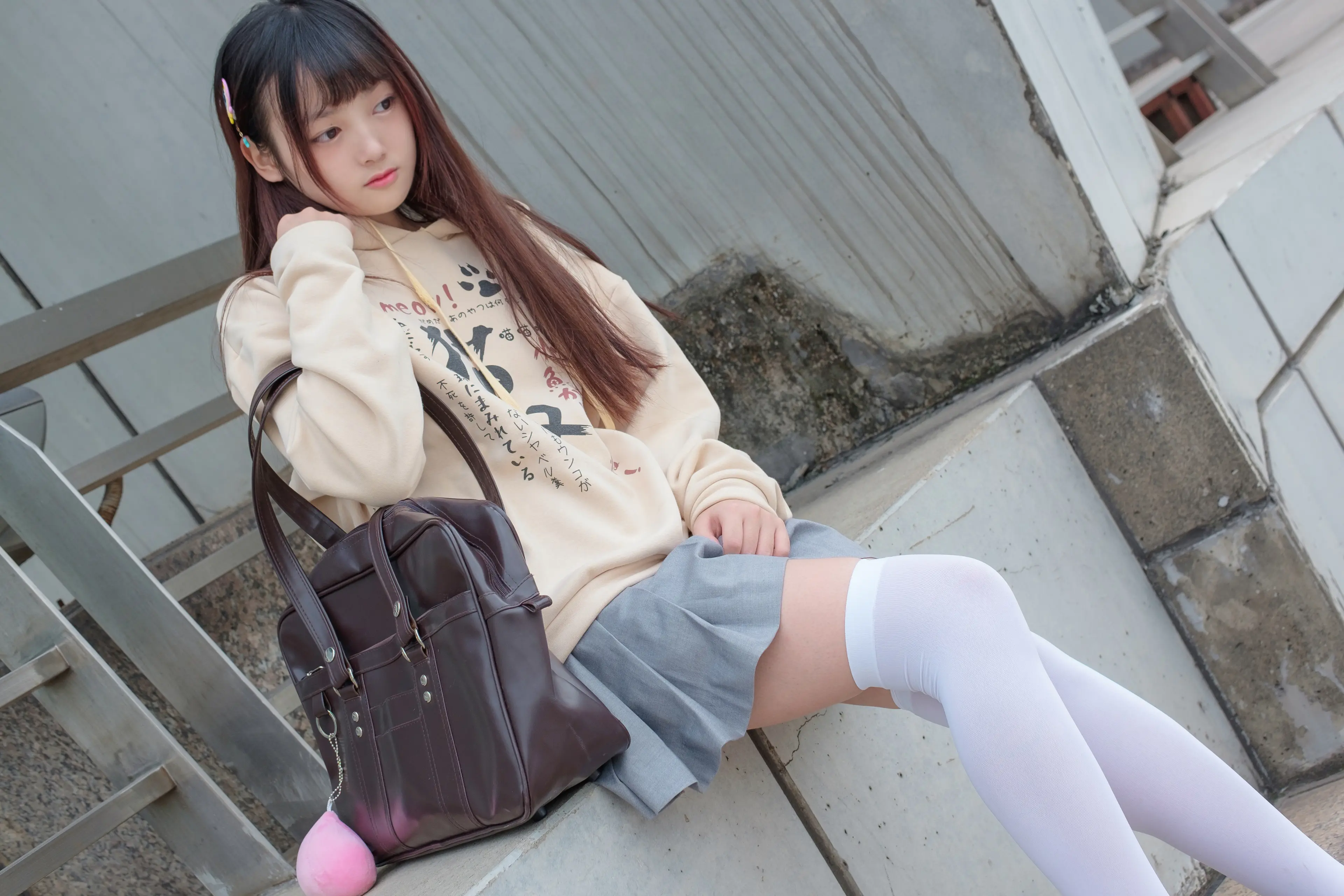 森萝财团 R15 户外白丝短裙 [131P]