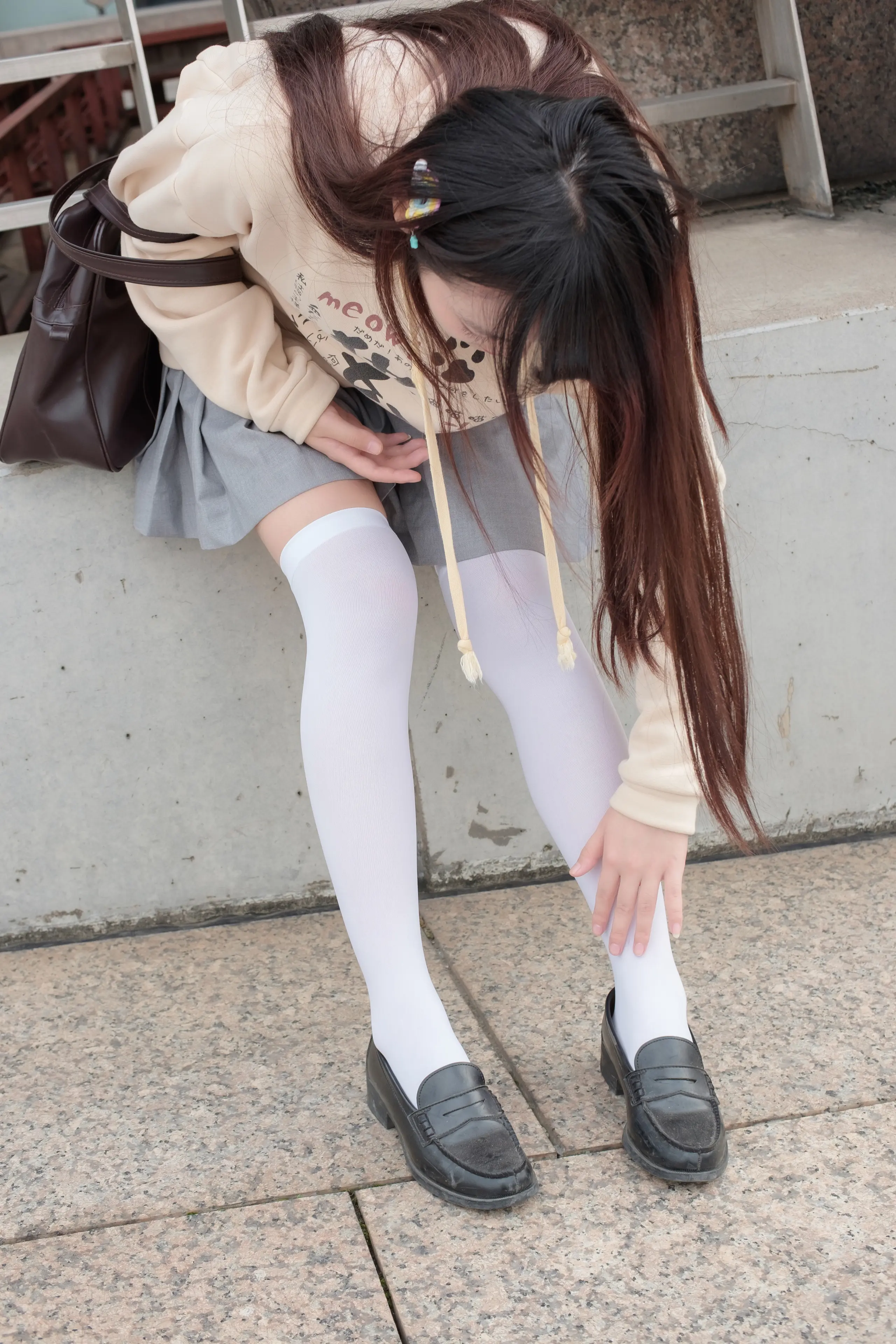 森萝财团 R15 户外白丝短裙 [131P]