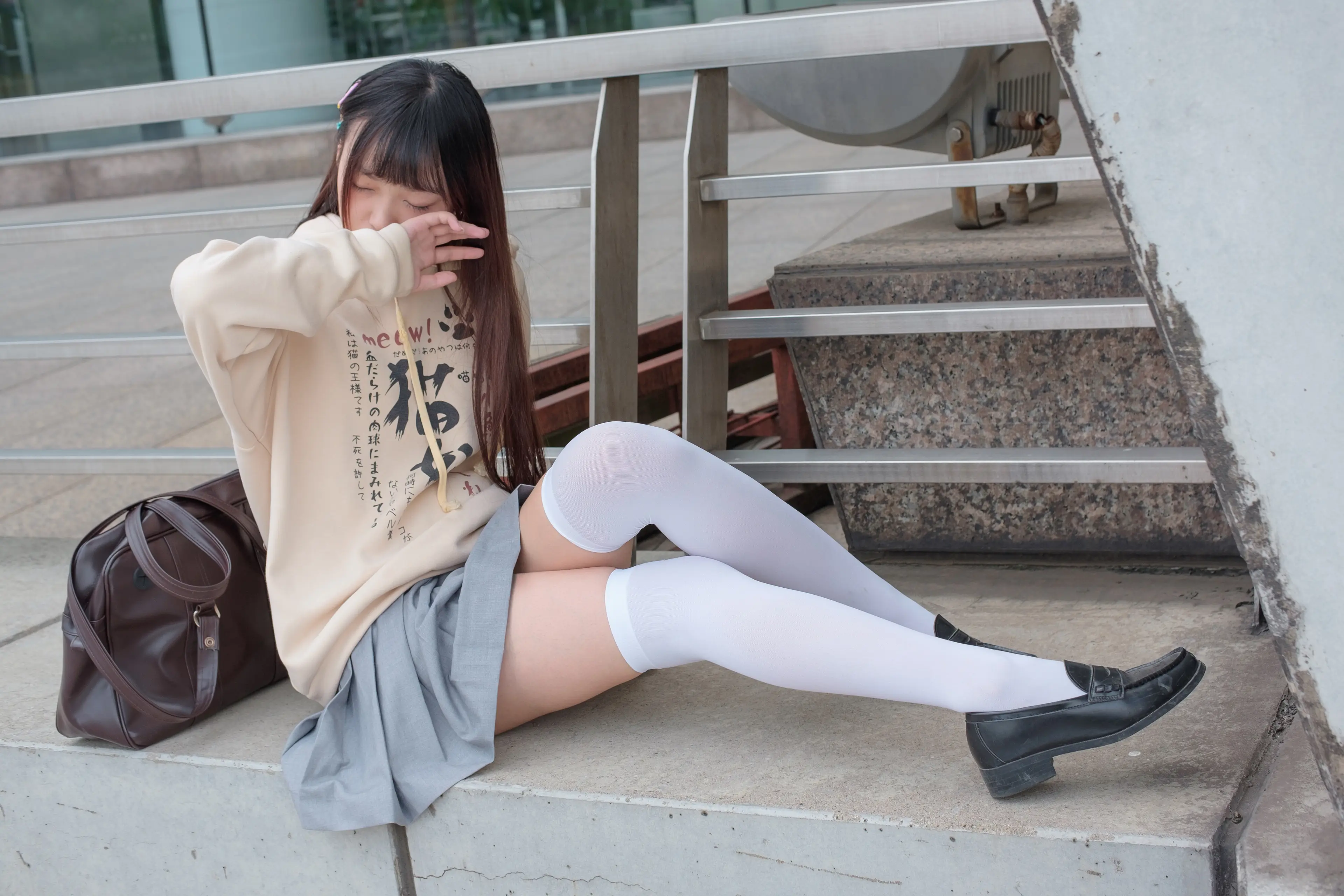 森萝财团 R15 户外白丝短裙 [131P]