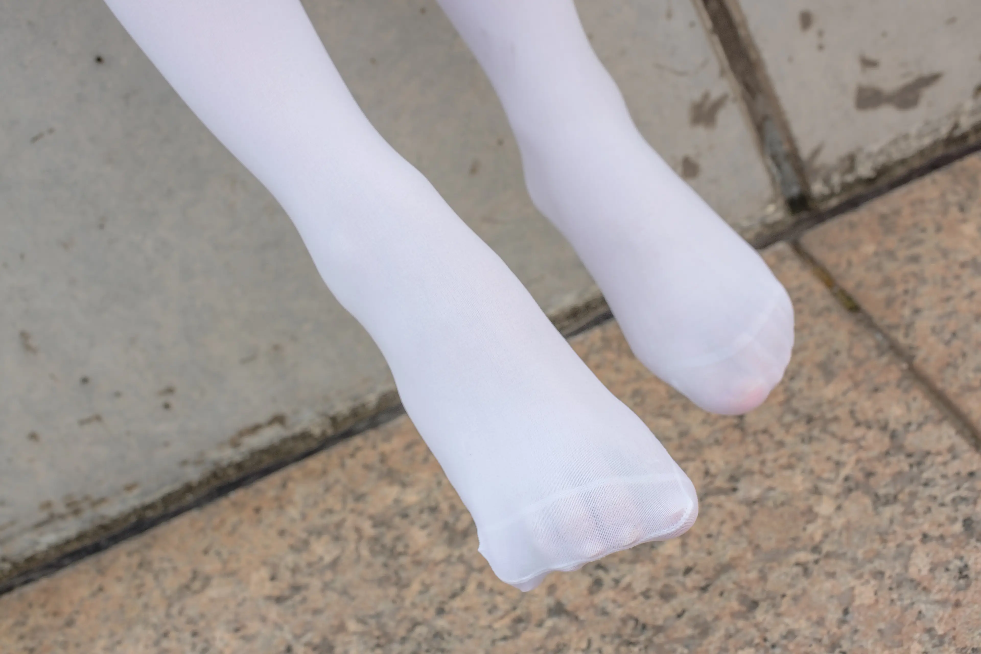 森萝财团 R15 户外白丝短裙 [131P]