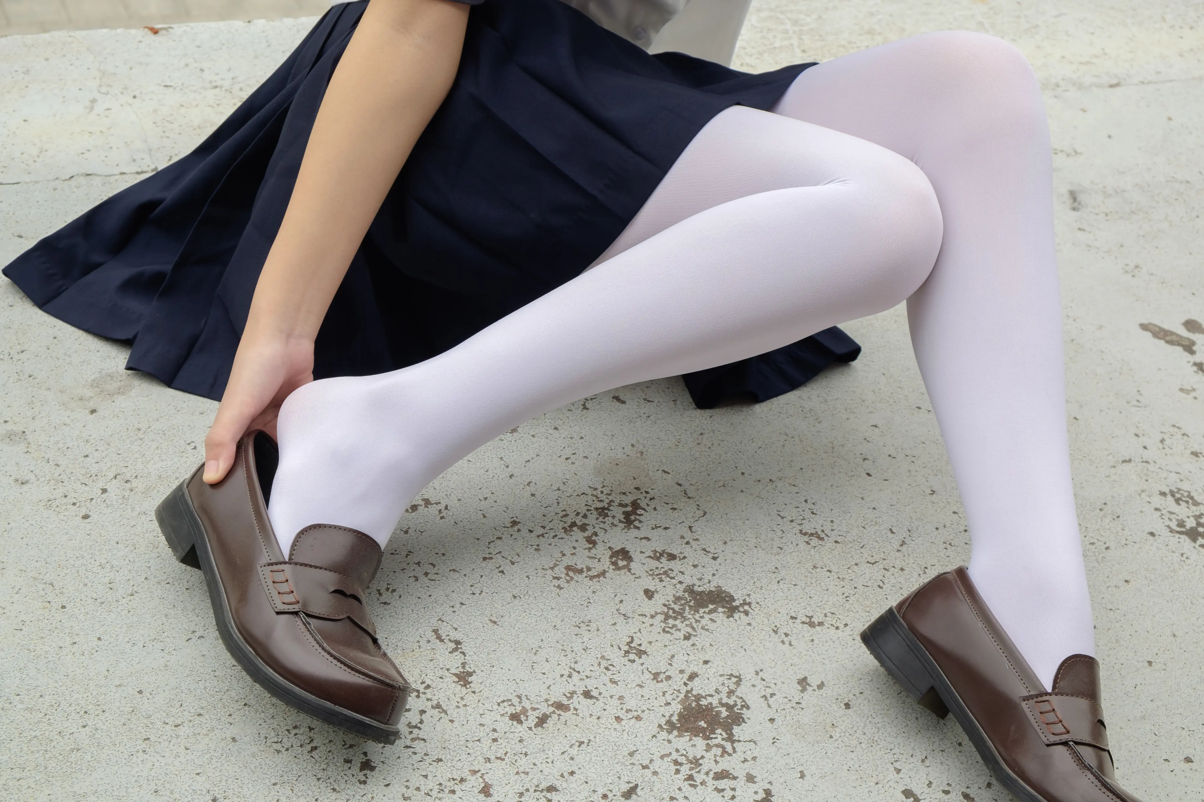 森萝财团 R15 户外白丝秀 [102P]