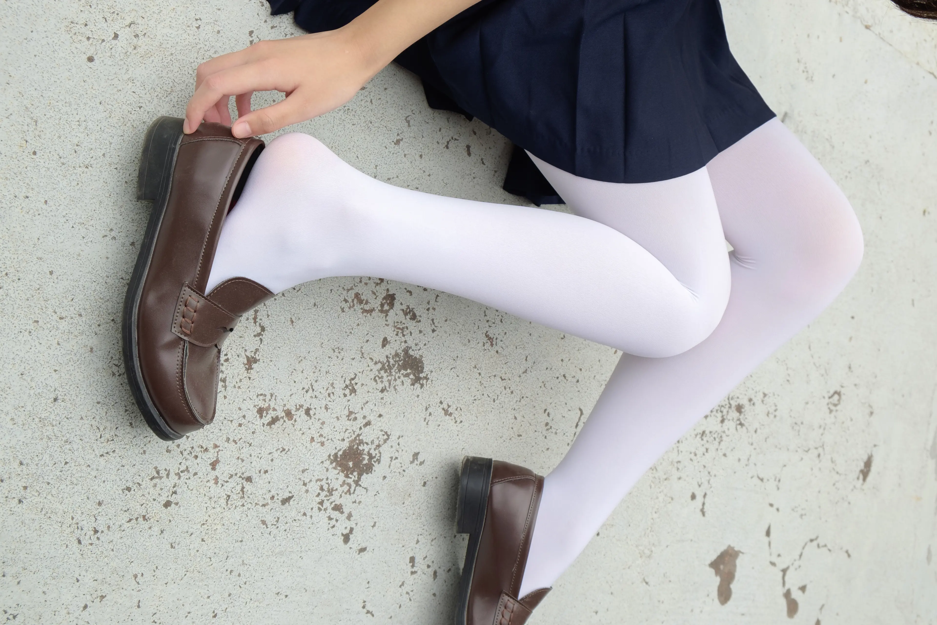 森萝财团 R15 户外白丝秀 [102P]