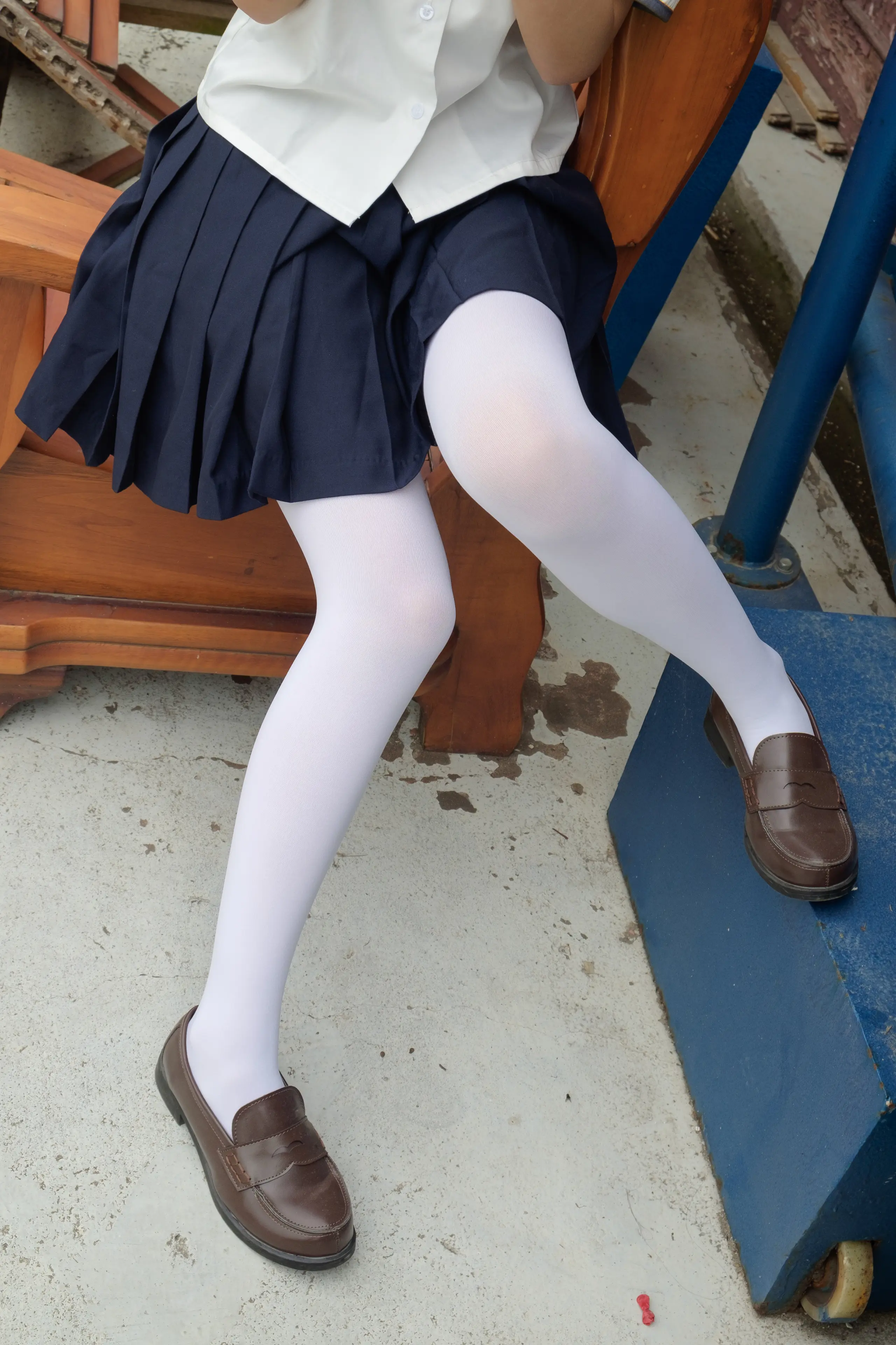 森萝财团 R15 户外白丝秀 [102P]