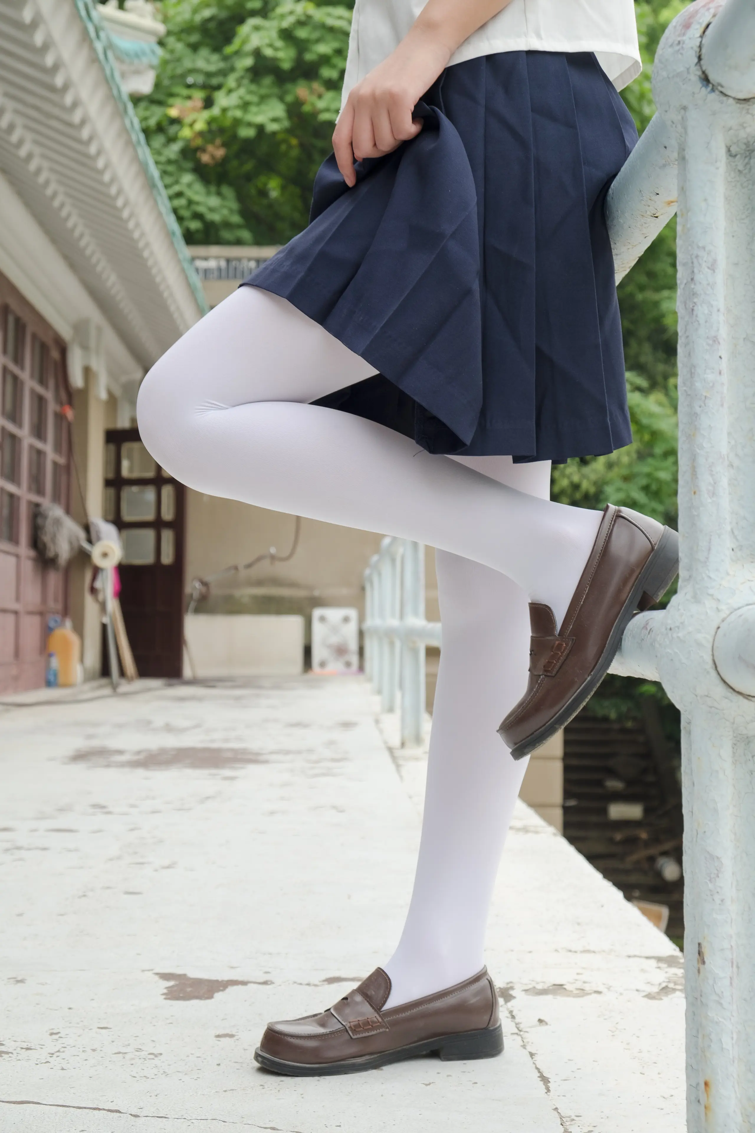 森萝财团 R15 户外白丝秀 [102P]