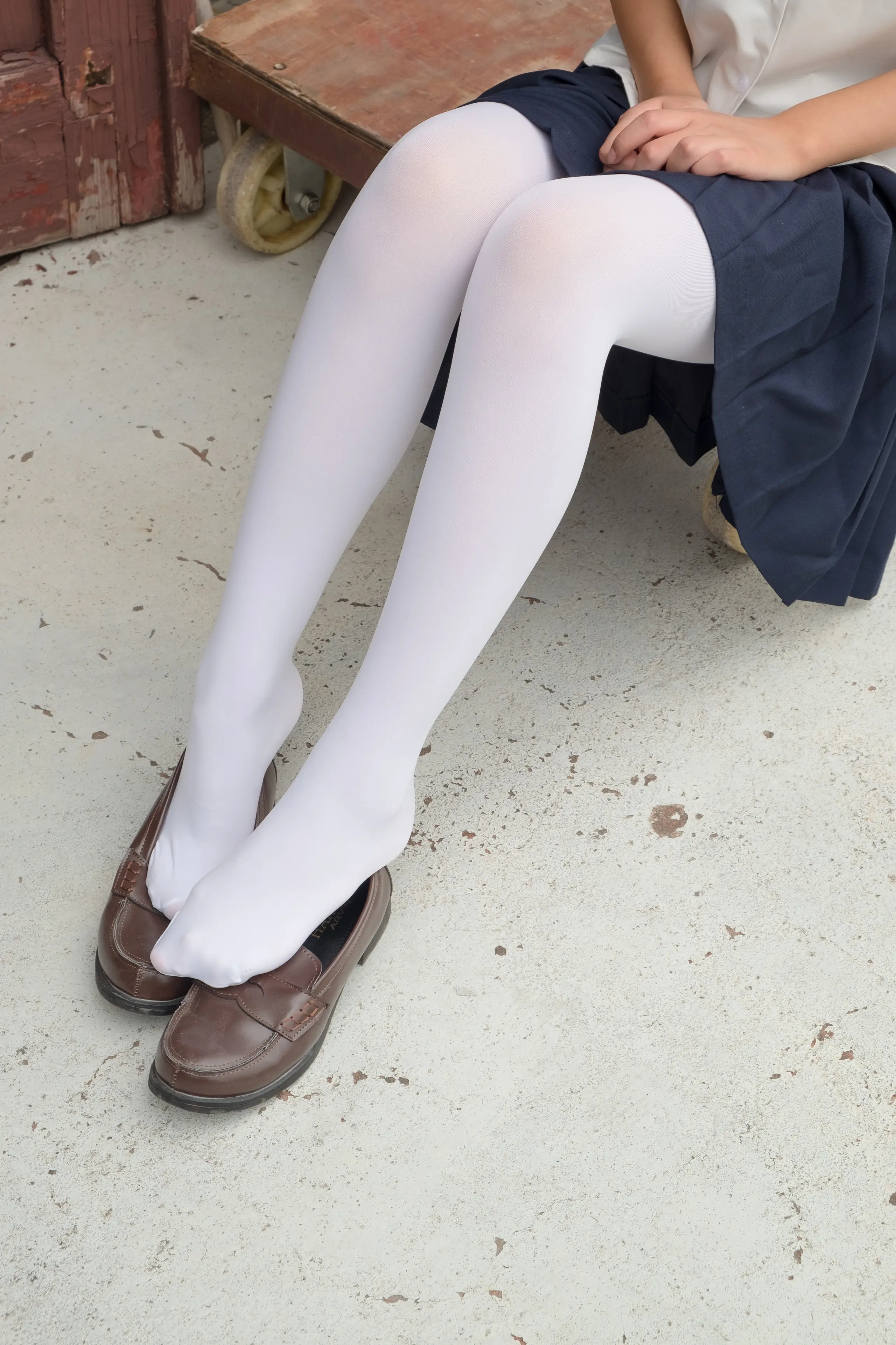 森萝财团 R15 户外白丝秀 [102P]