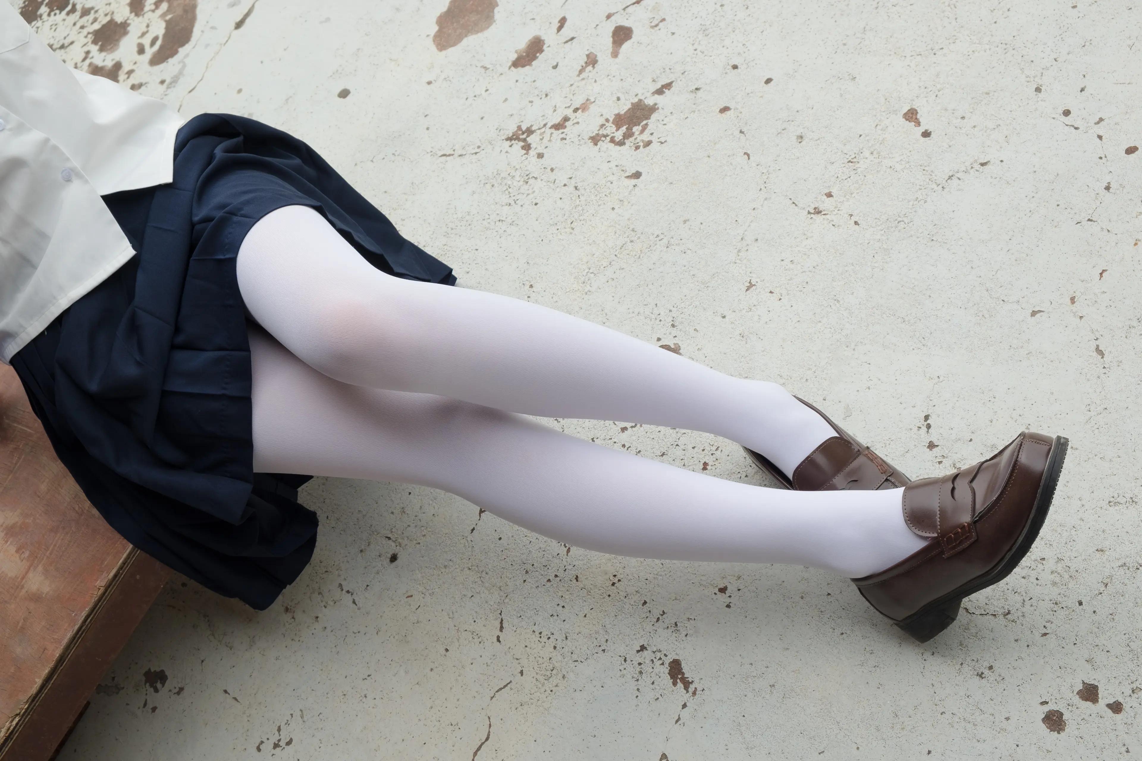 森萝财团 R15 户外白丝秀 [102P]