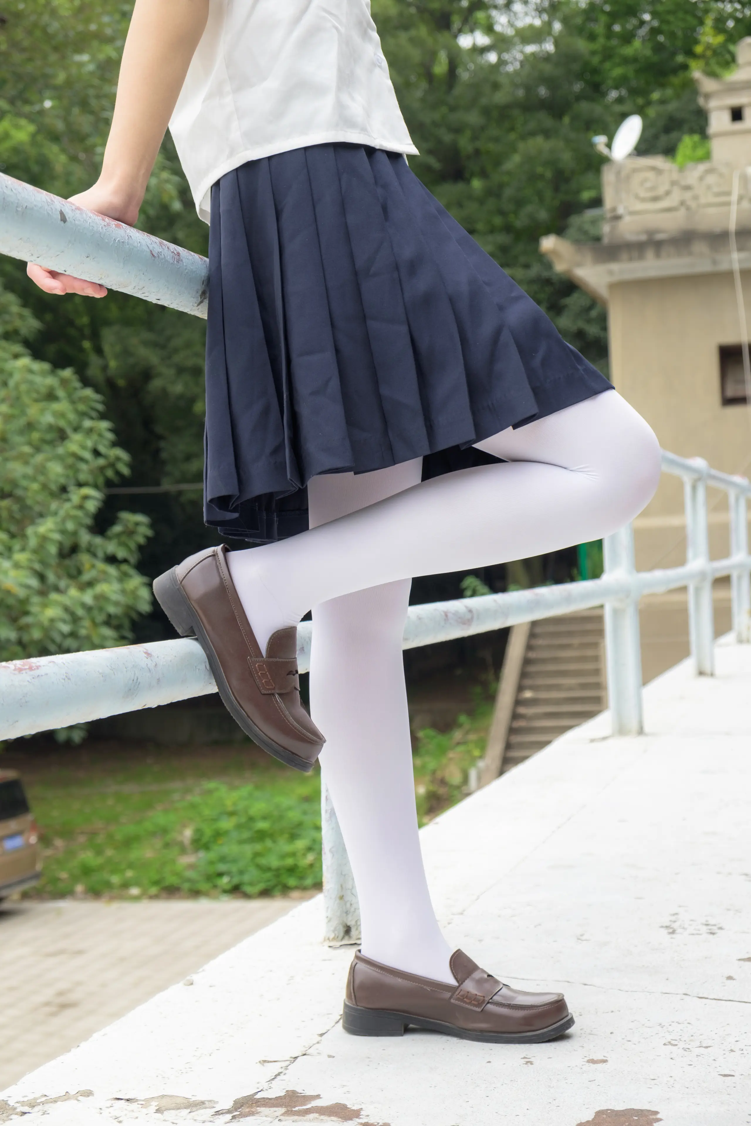 森萝财团 R15 户外白丝秀 [102P]