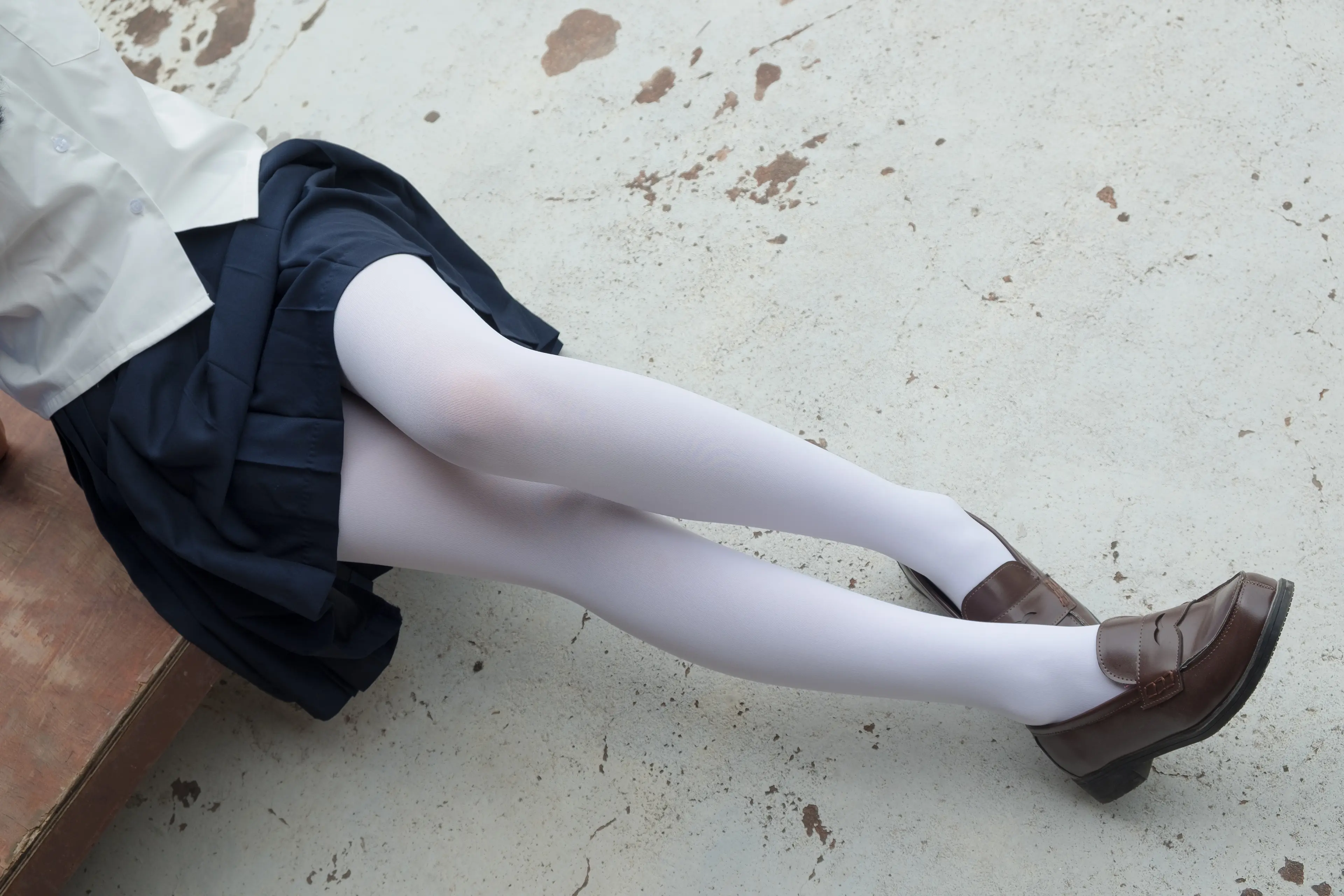 森萝财团 R15 户外白丝秀 [102P]