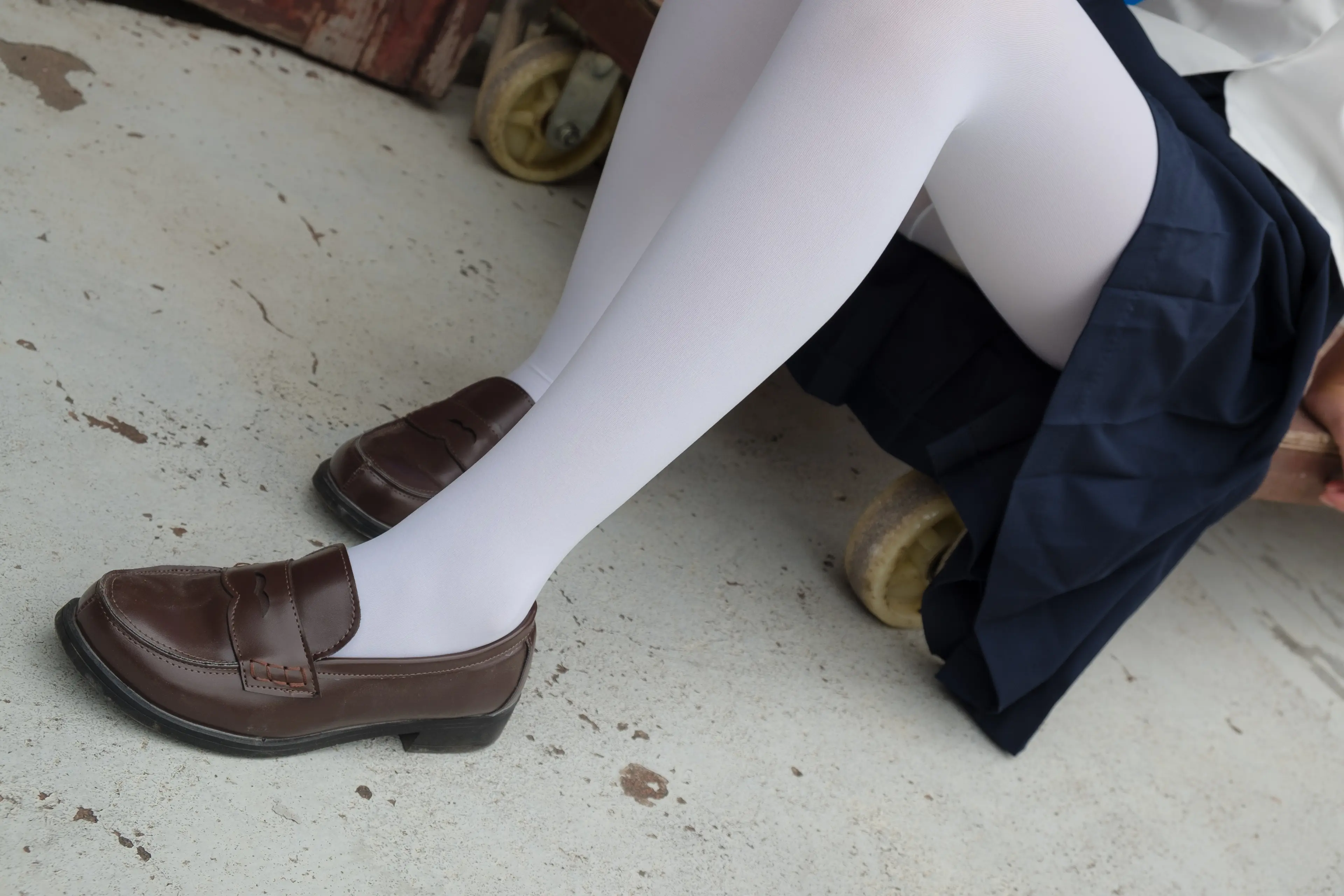 森萝财团 R15 户外白丝秀 [102P]