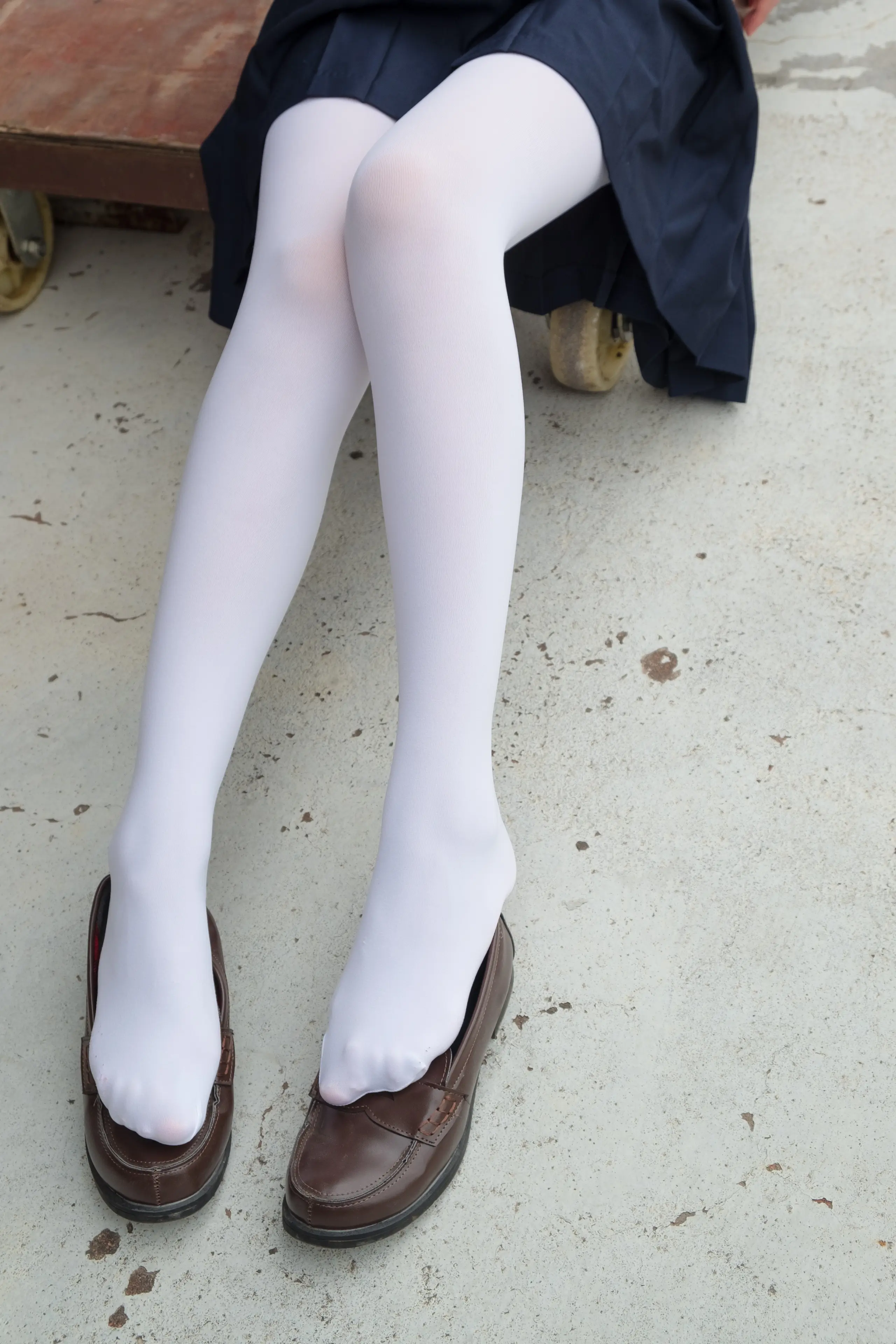 森萝财团 R15 户外白丝秀 [102P]