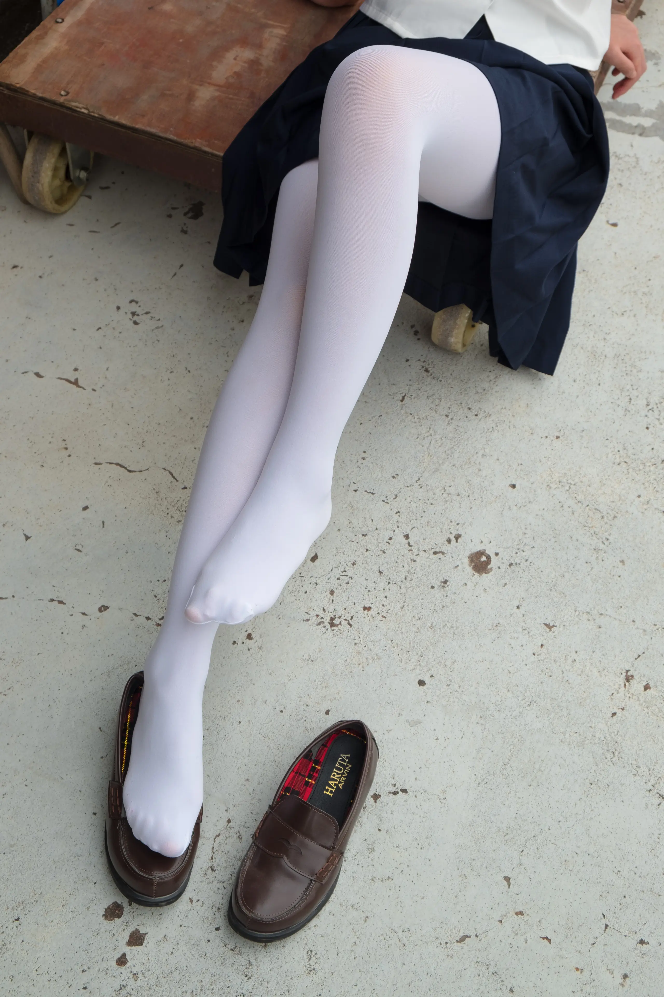 森萝财团 R15 户外白丝秀 [102P]