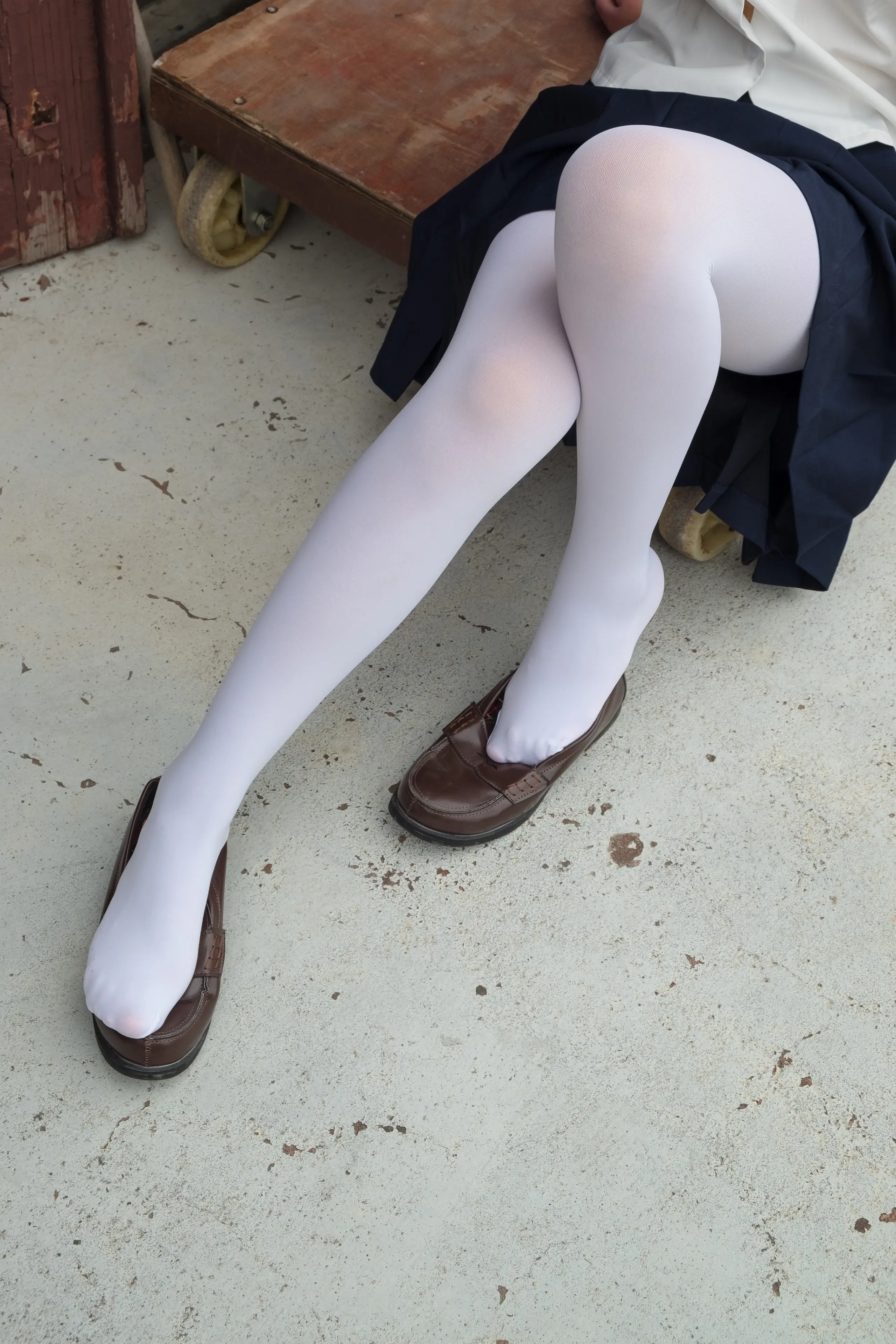 森萝财团 R15 户外白丝秀 [102P]