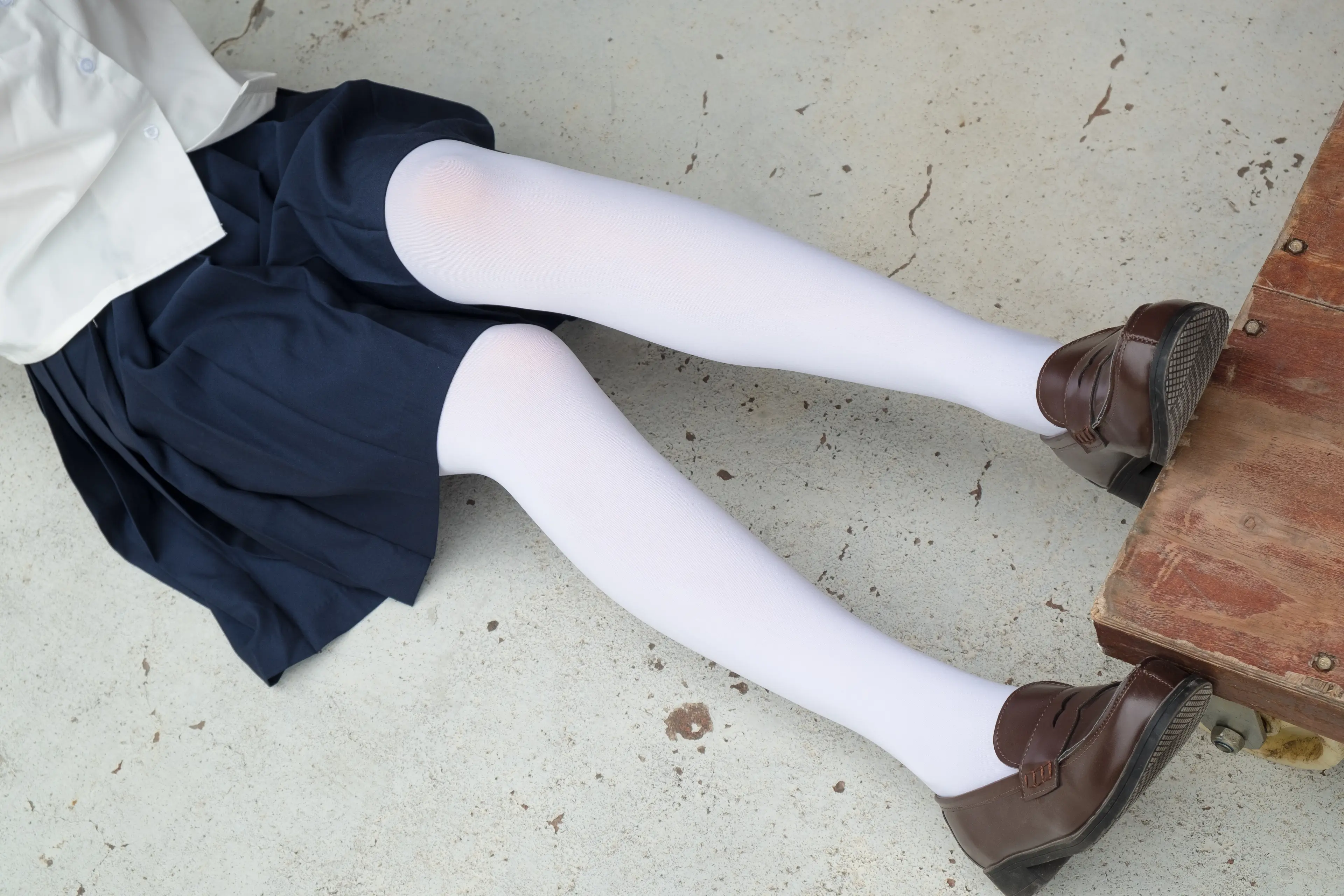 森萝财团 R15 户外白丝秀 [102P]