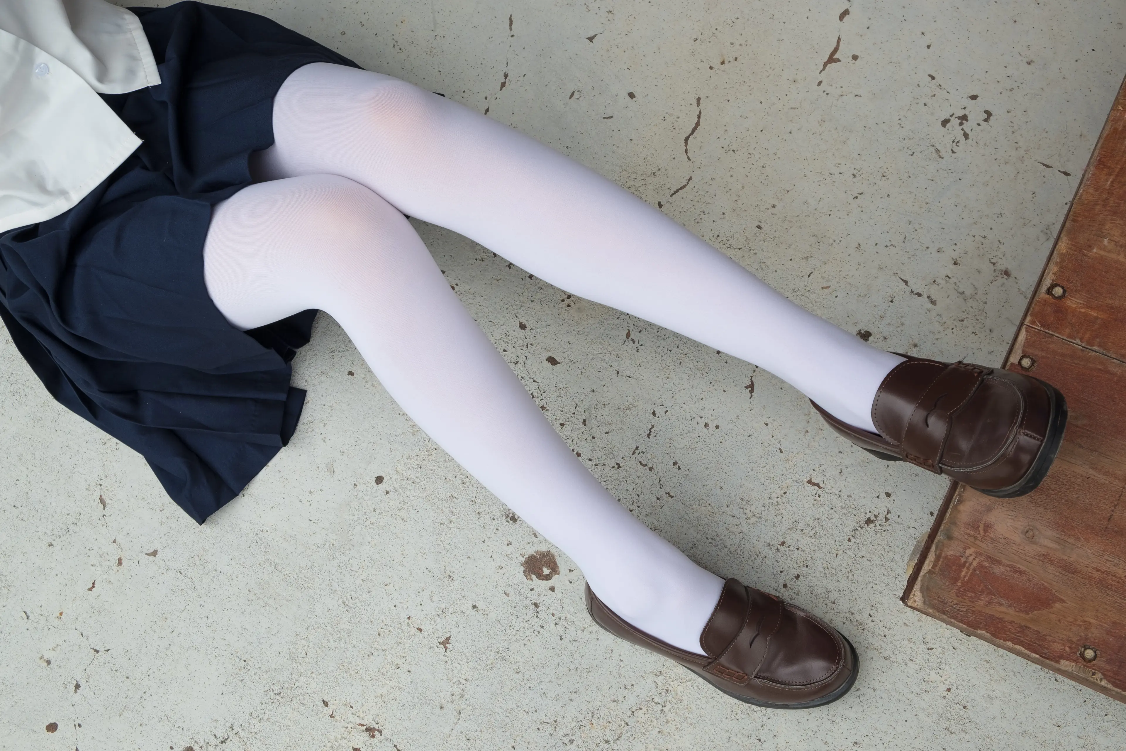 森萝财团 R15 户外白丝秀 [102P]