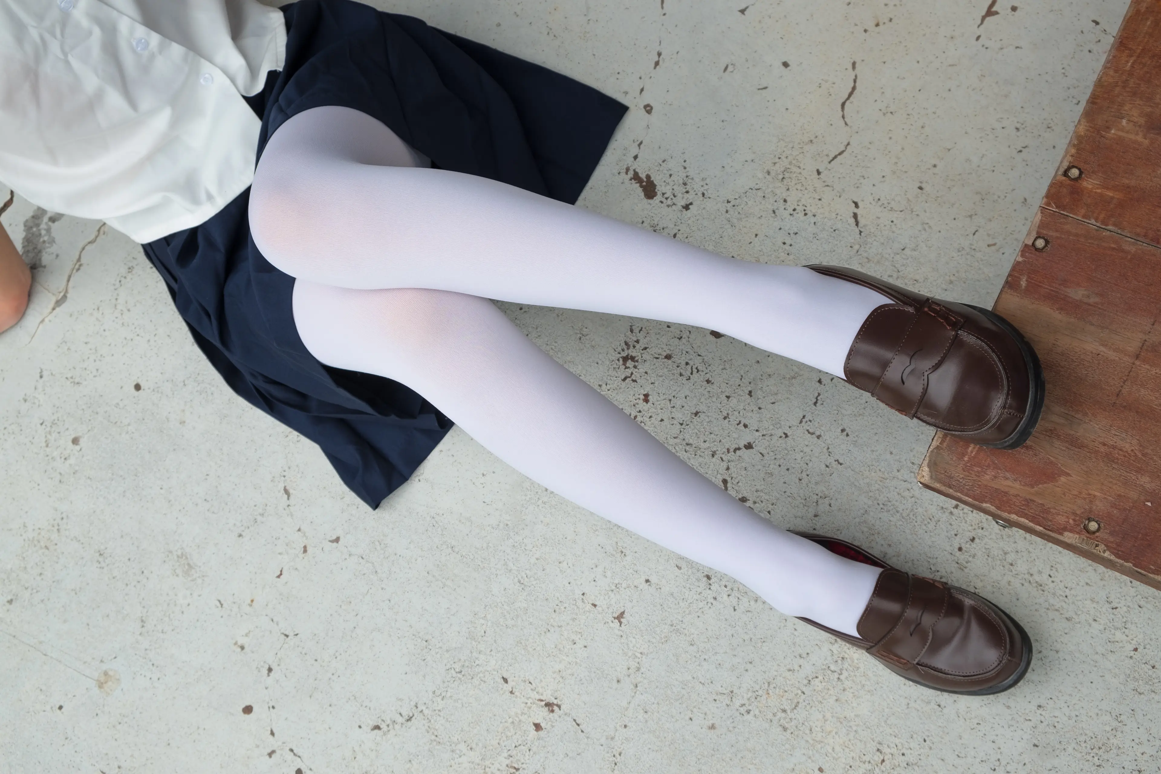 森萝财团 R15 户外白丝秀 [102P]