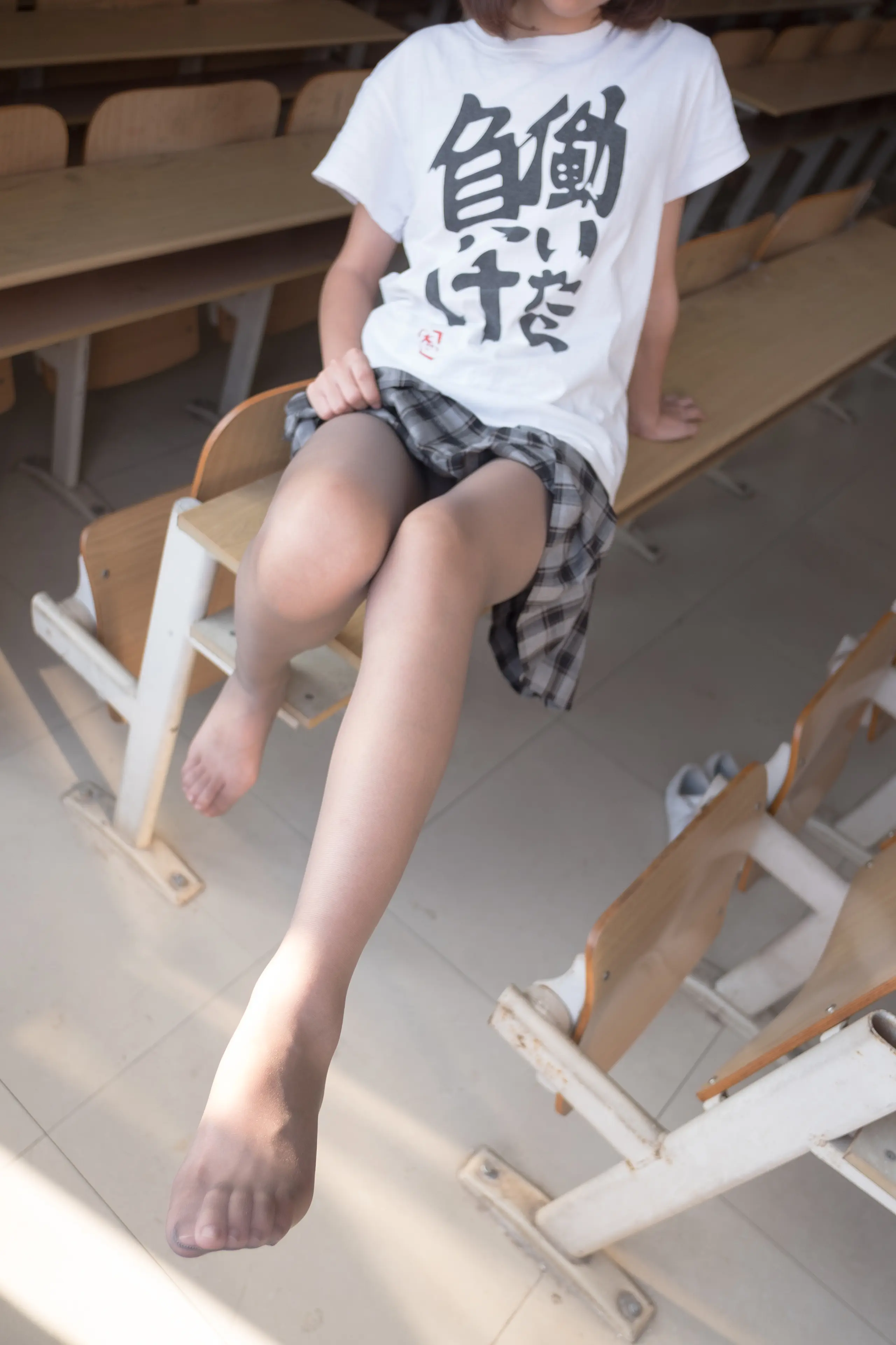 森萝财团 R15 教室灰丝美脚 [120P]