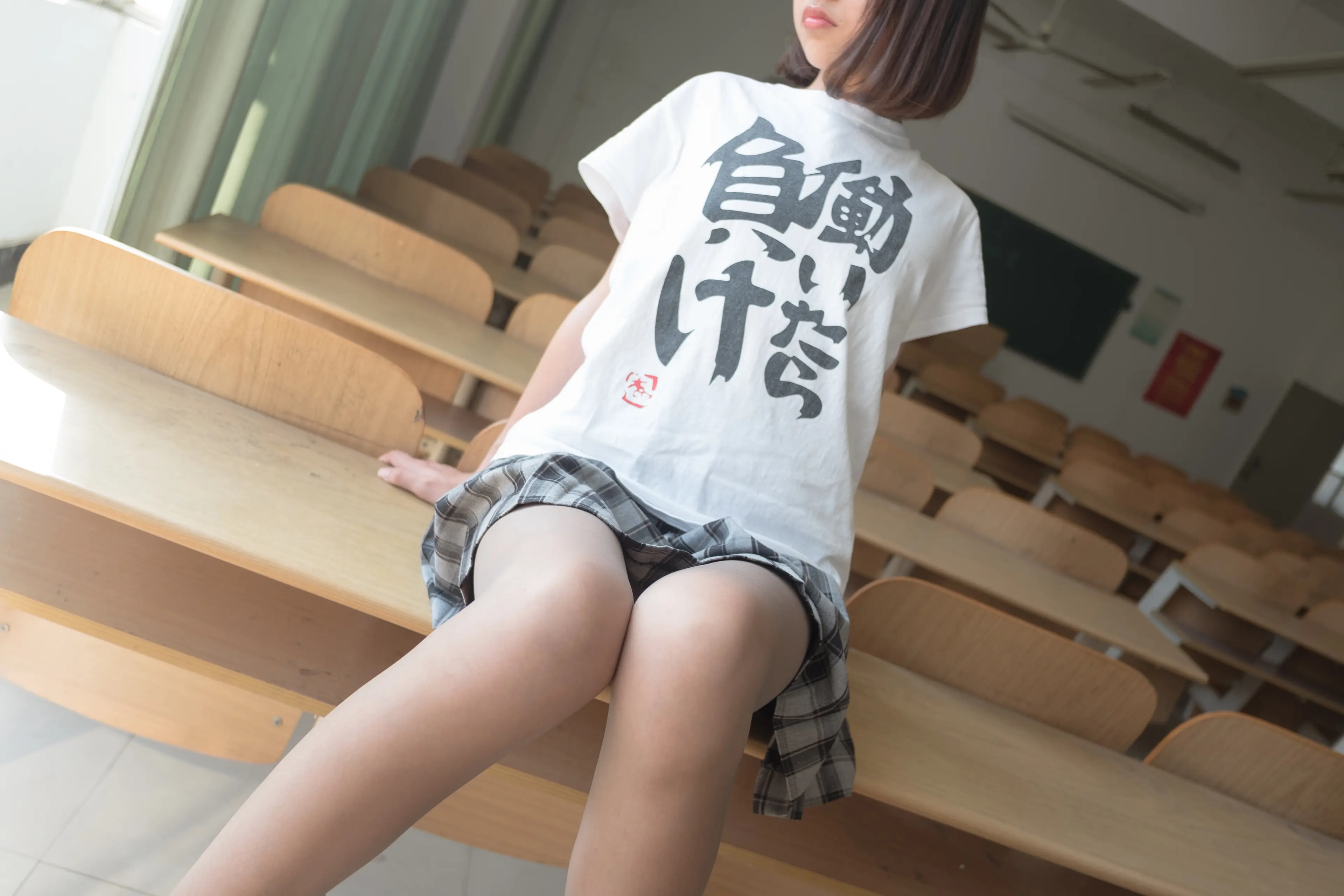 森萝财团 R15 教室灰丝美脚 [120P]