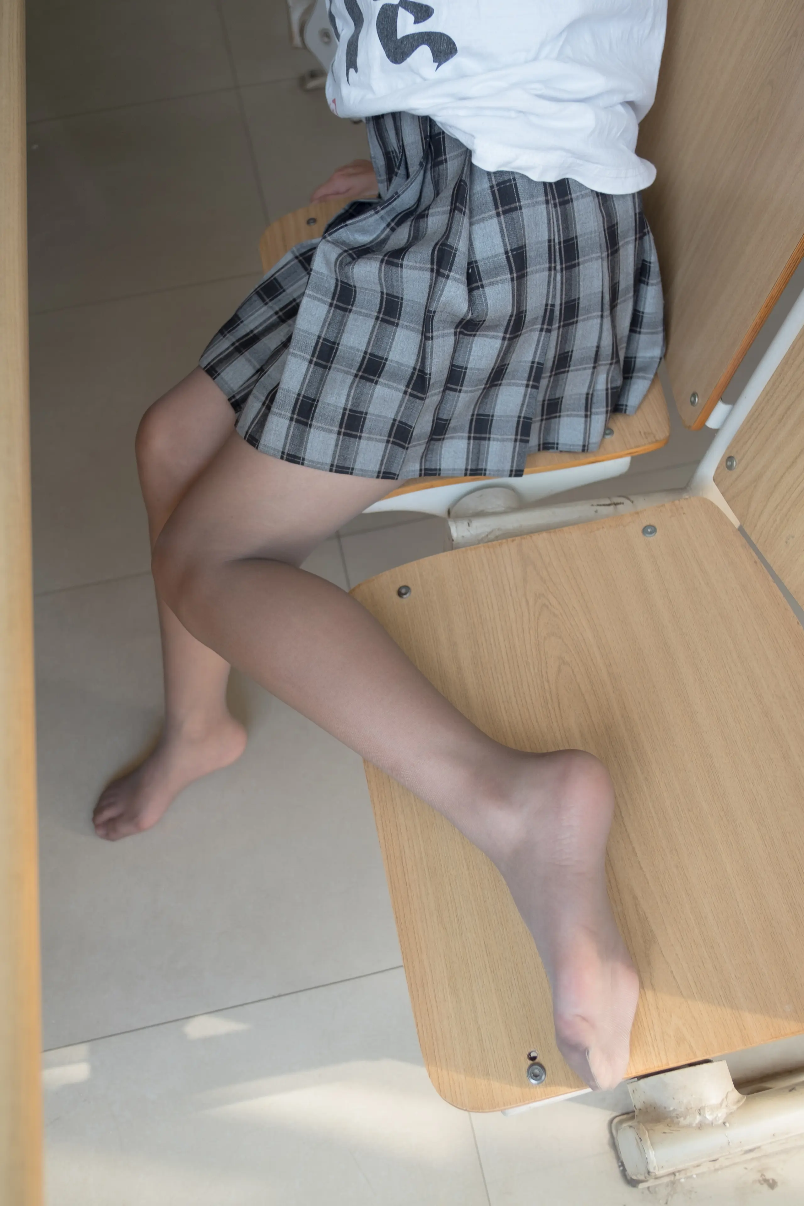 森萝财团 R15 教室灰丝美脚 [120P]