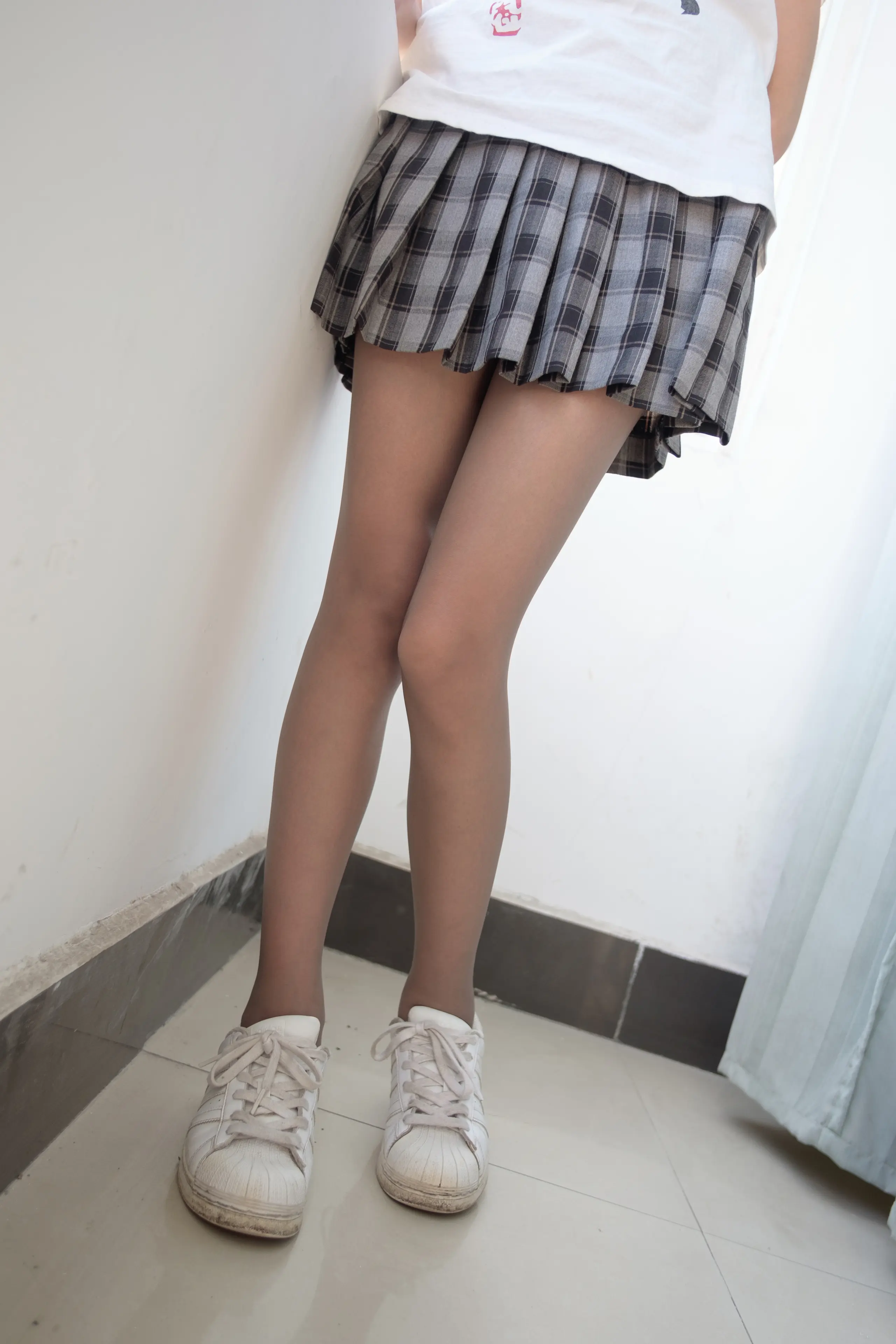 森萝财团 R15 教室灰丝美脚 [120P]