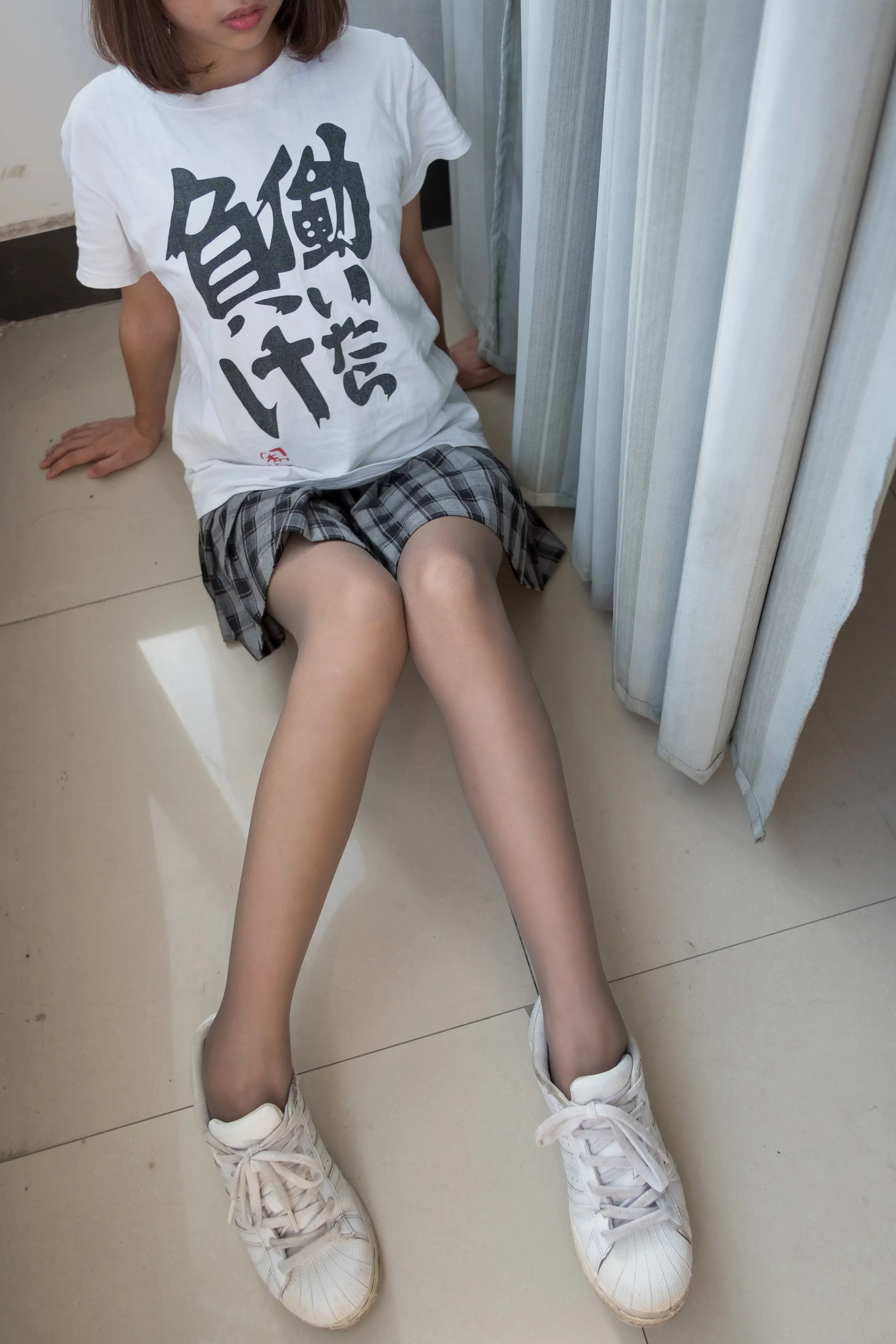 森萝财团 R15 教室灰丝美脚 [120P]