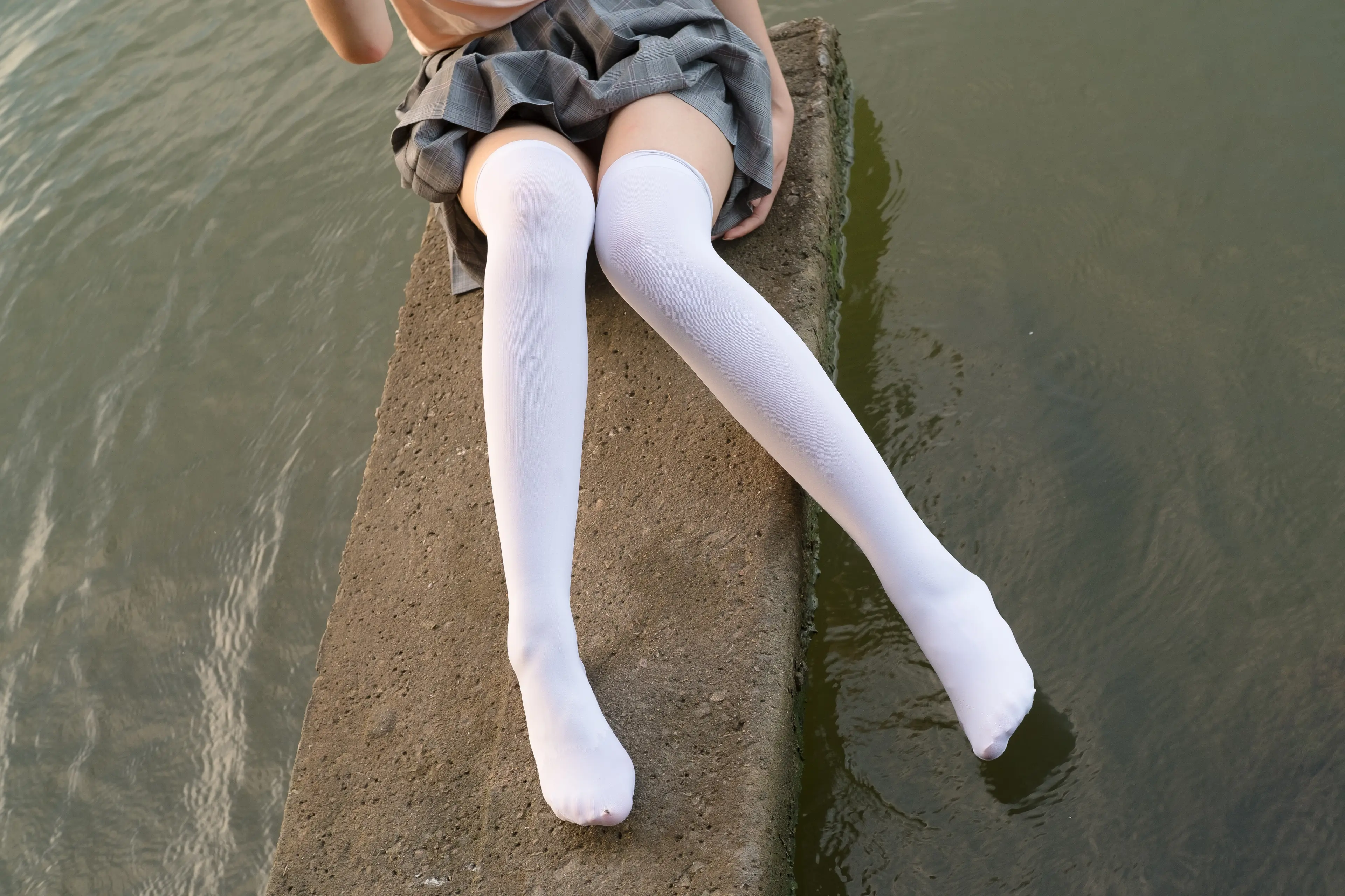 森萝财团 R15 湖边戏水白丝 [113P]