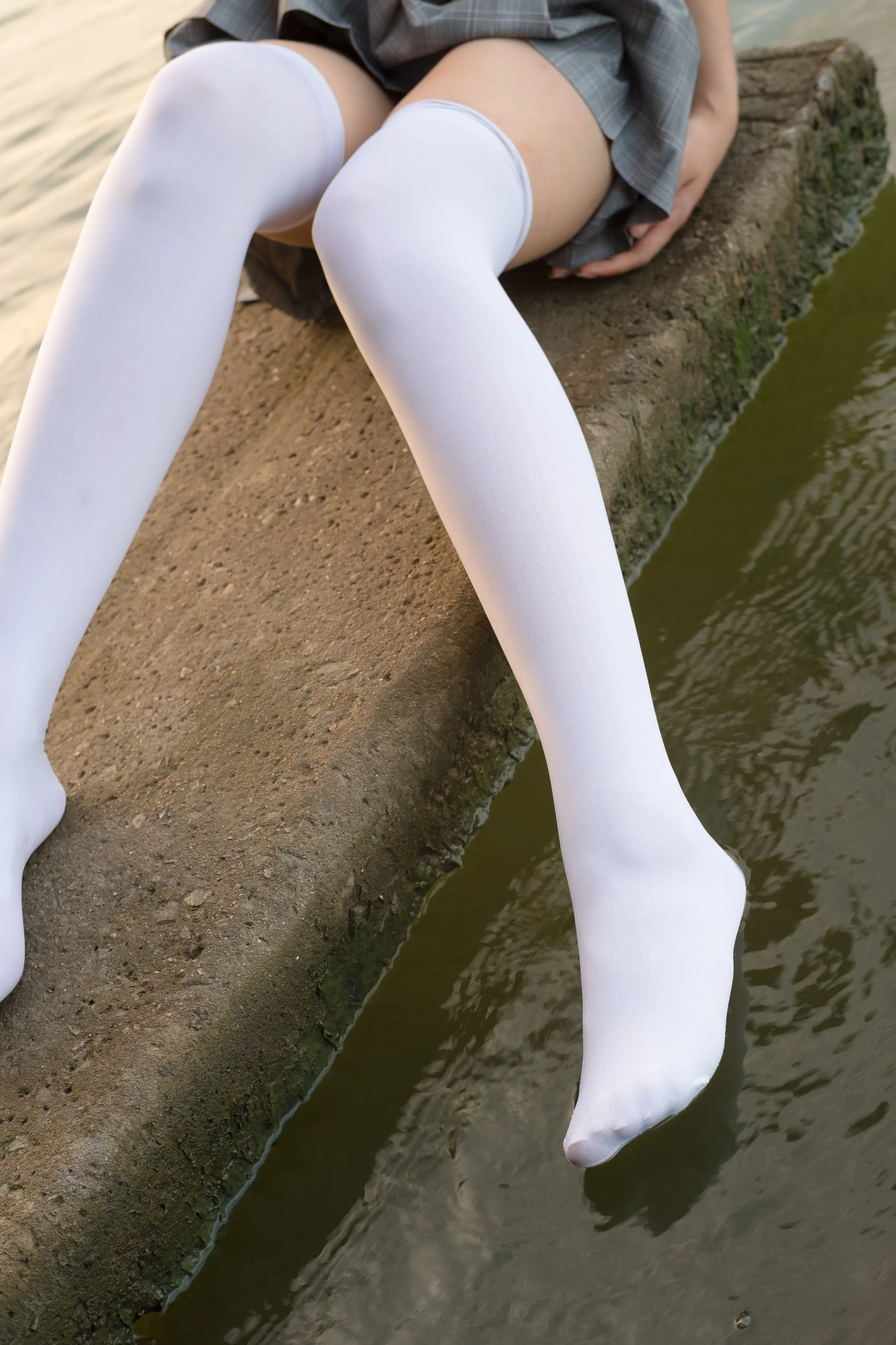 森萝财团 R15 湖边戏水白丝 [113P]