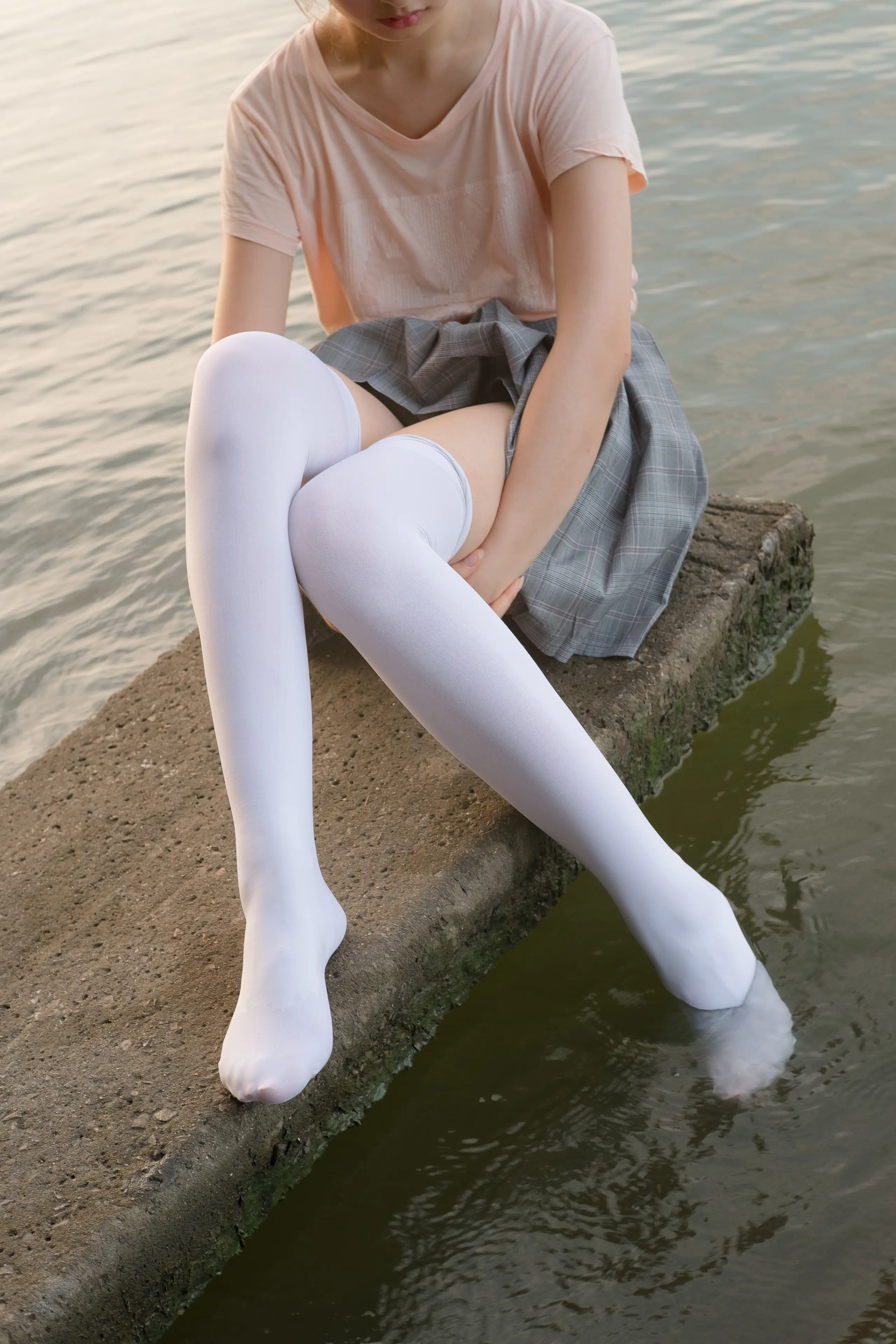 森萝财团 R15 湖边戏水白丝 [113P]