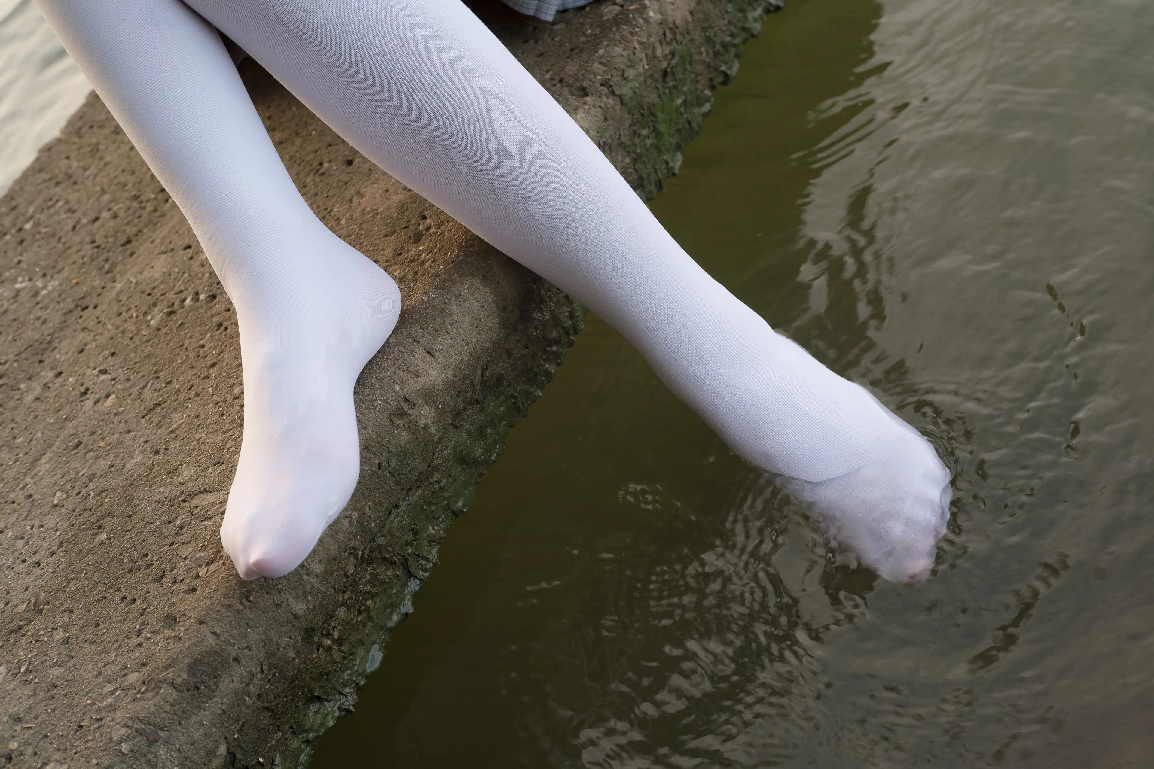 森萝财团 R15 湖边戏水白丝 [113P]