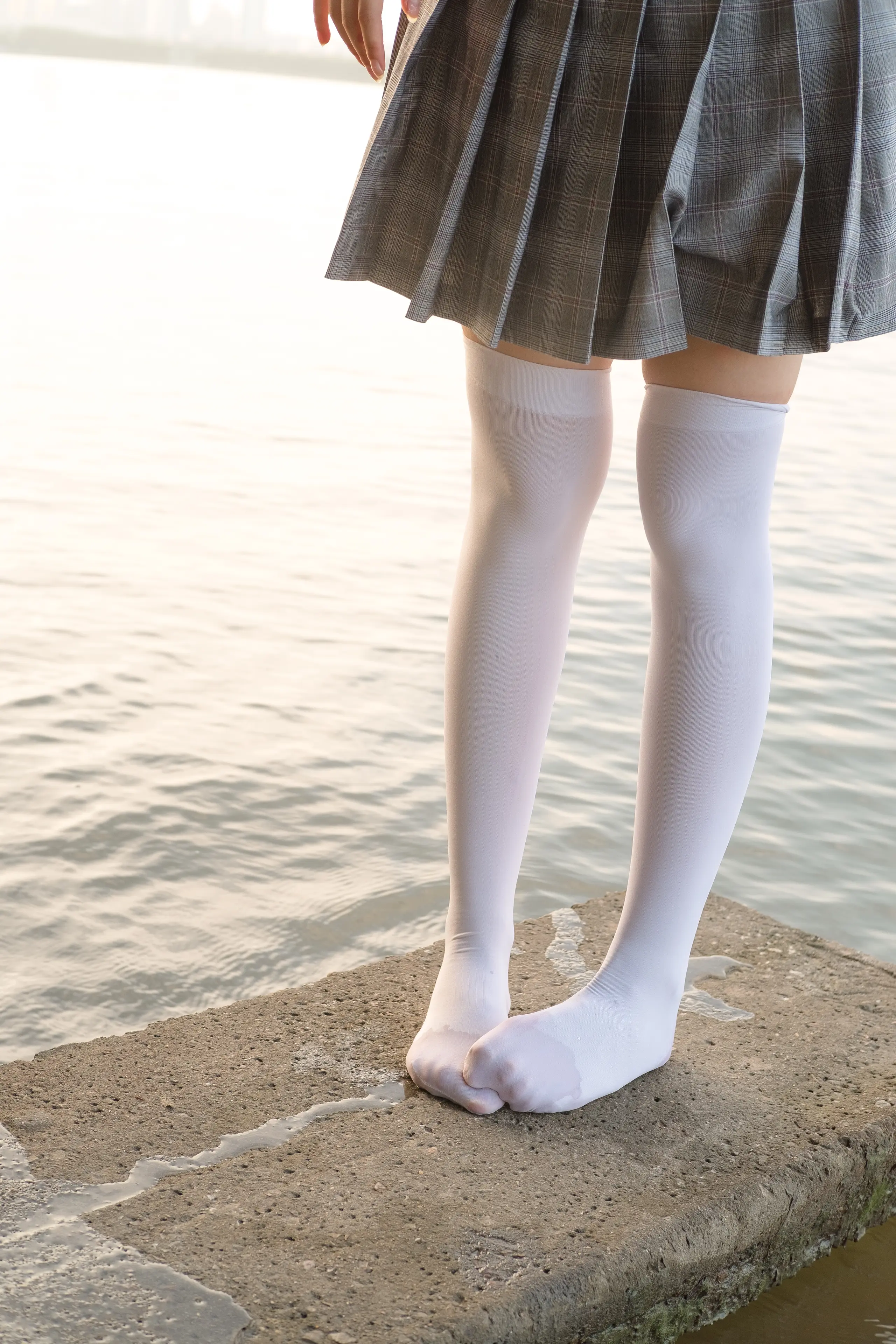 森萝财团 R15 湖边戏水白丝 [113P]