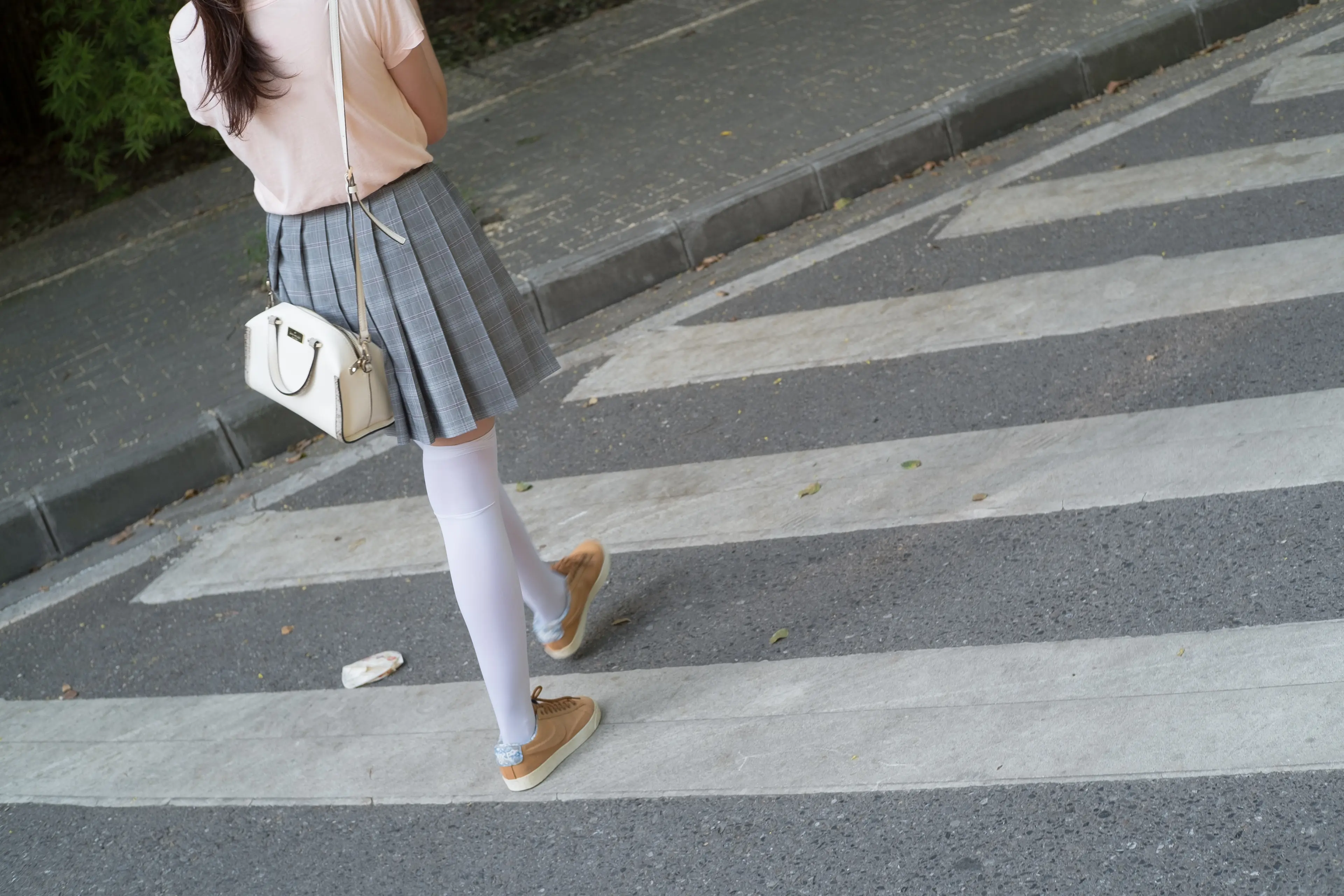 森萝财团 R15 湖边戏水白丝 [113P]